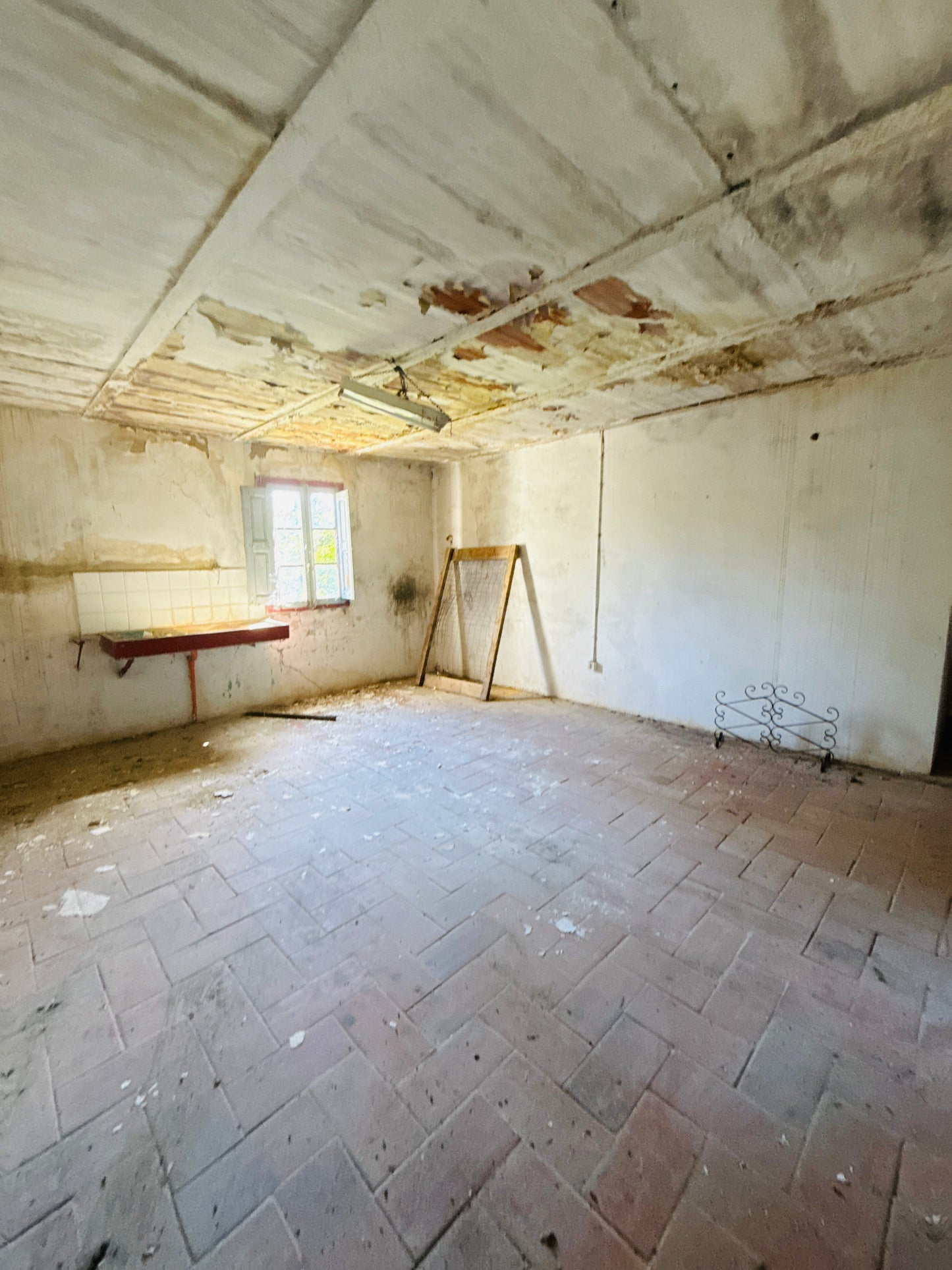 Farmhouse for sale