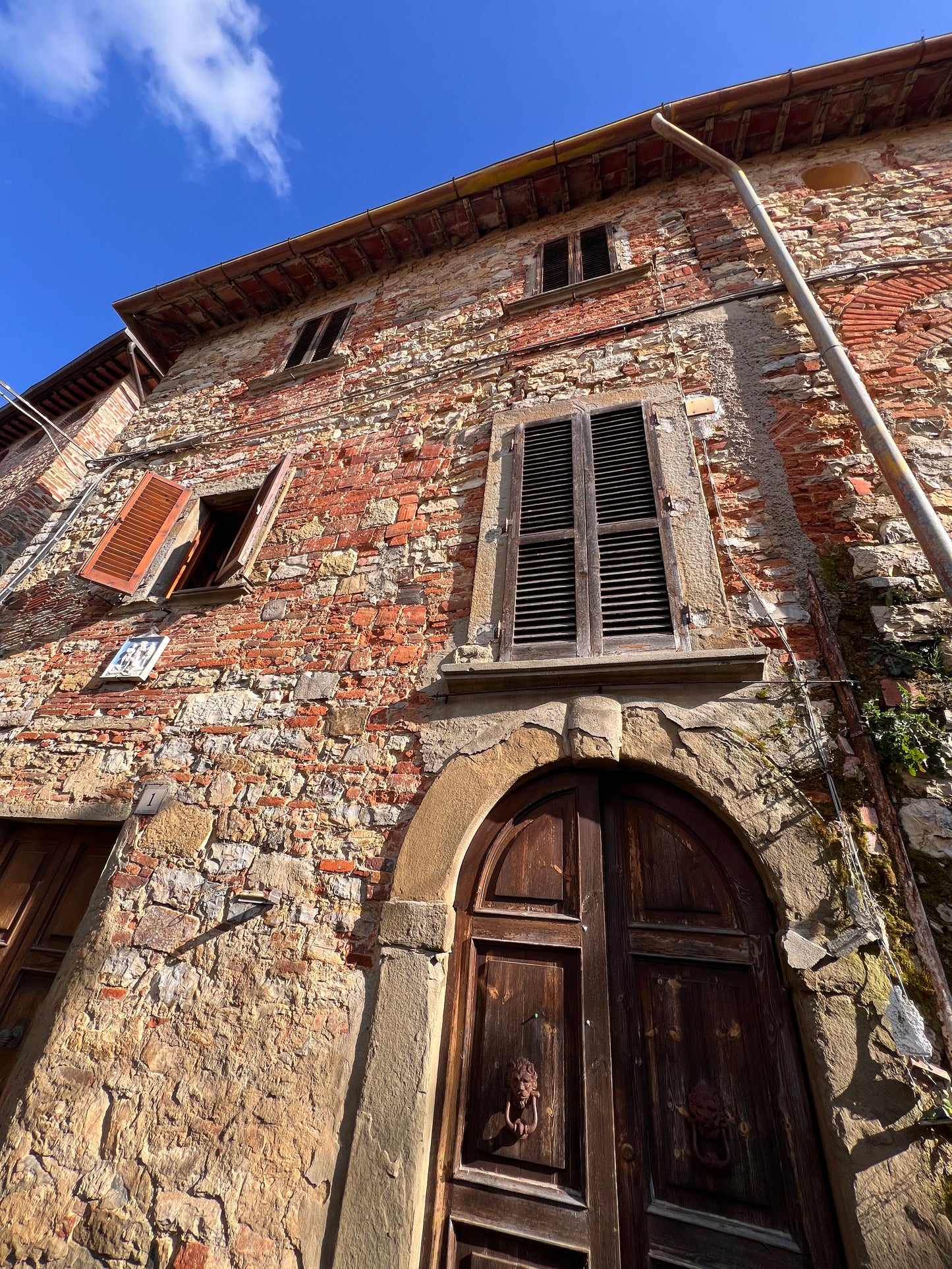Old castle village house 300 sqm