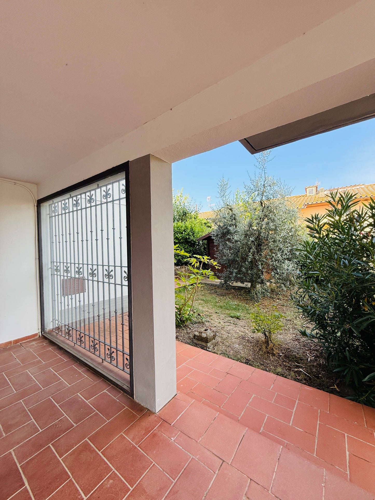 House for sale with garden and terrace
