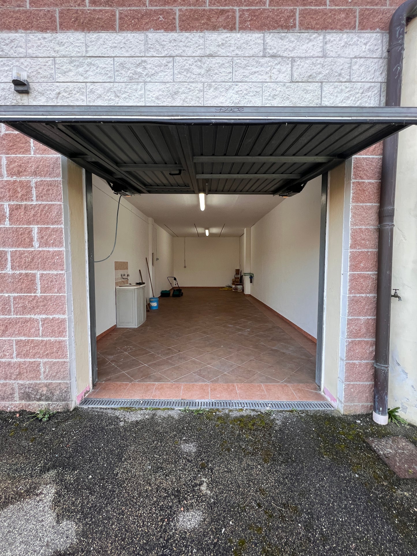 Big apartment one floor and garage