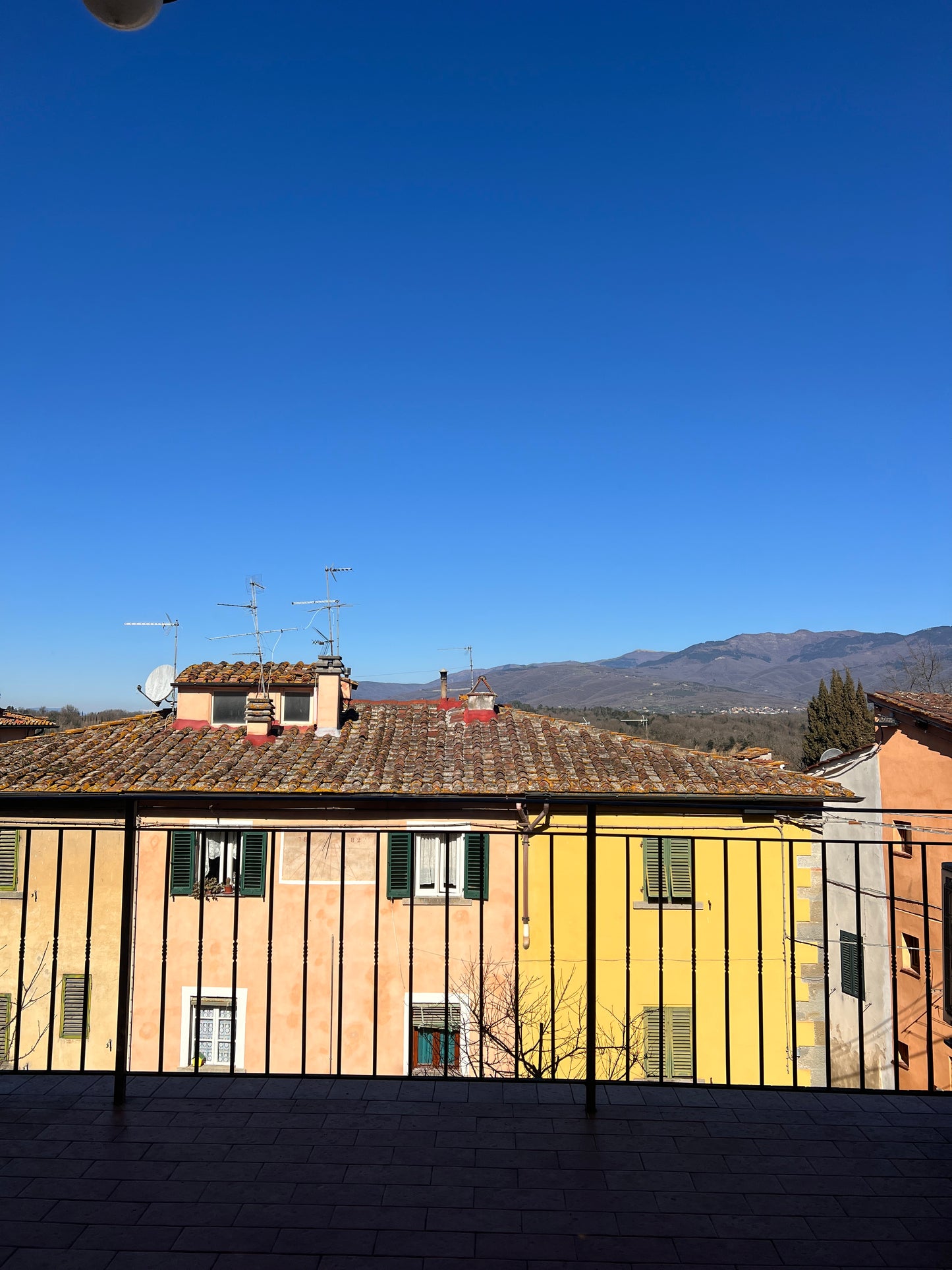 Apartment in a village with two large terraces