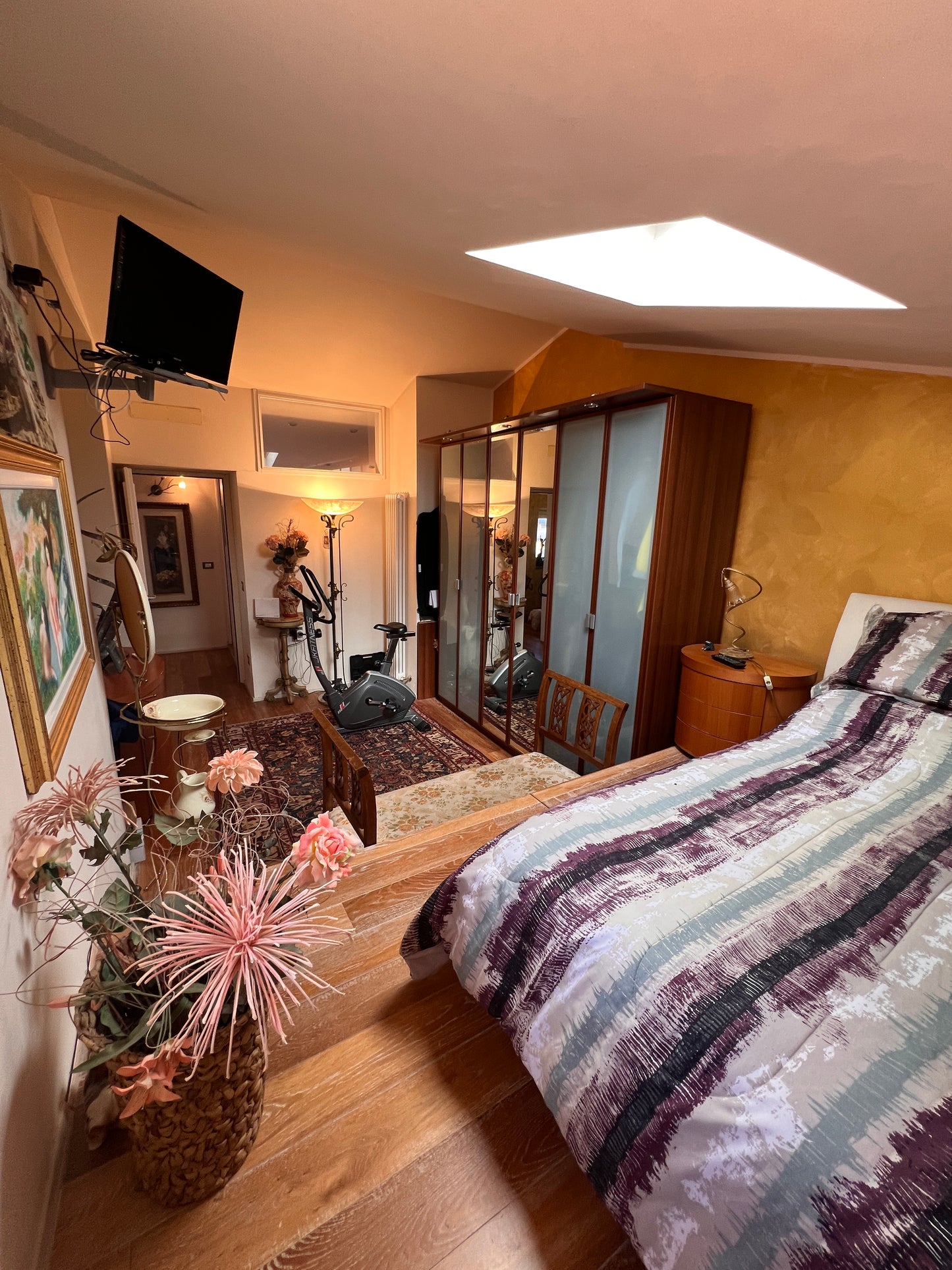 Apartment in a village with two large terraces