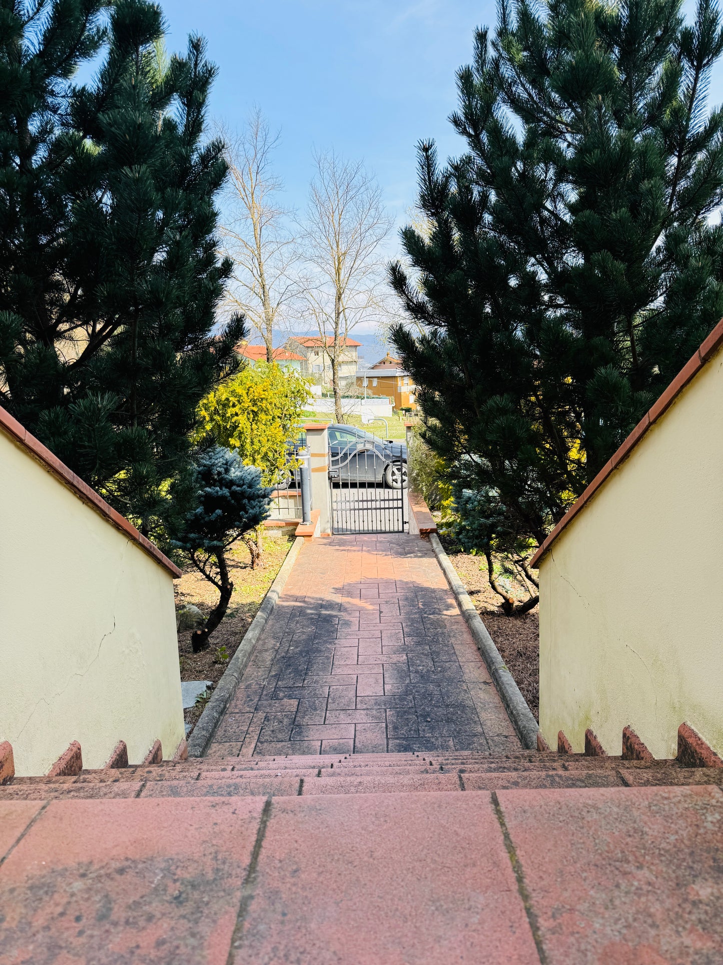 UNDER CONTRACT 130 + triple garage + 2 terrace + garden