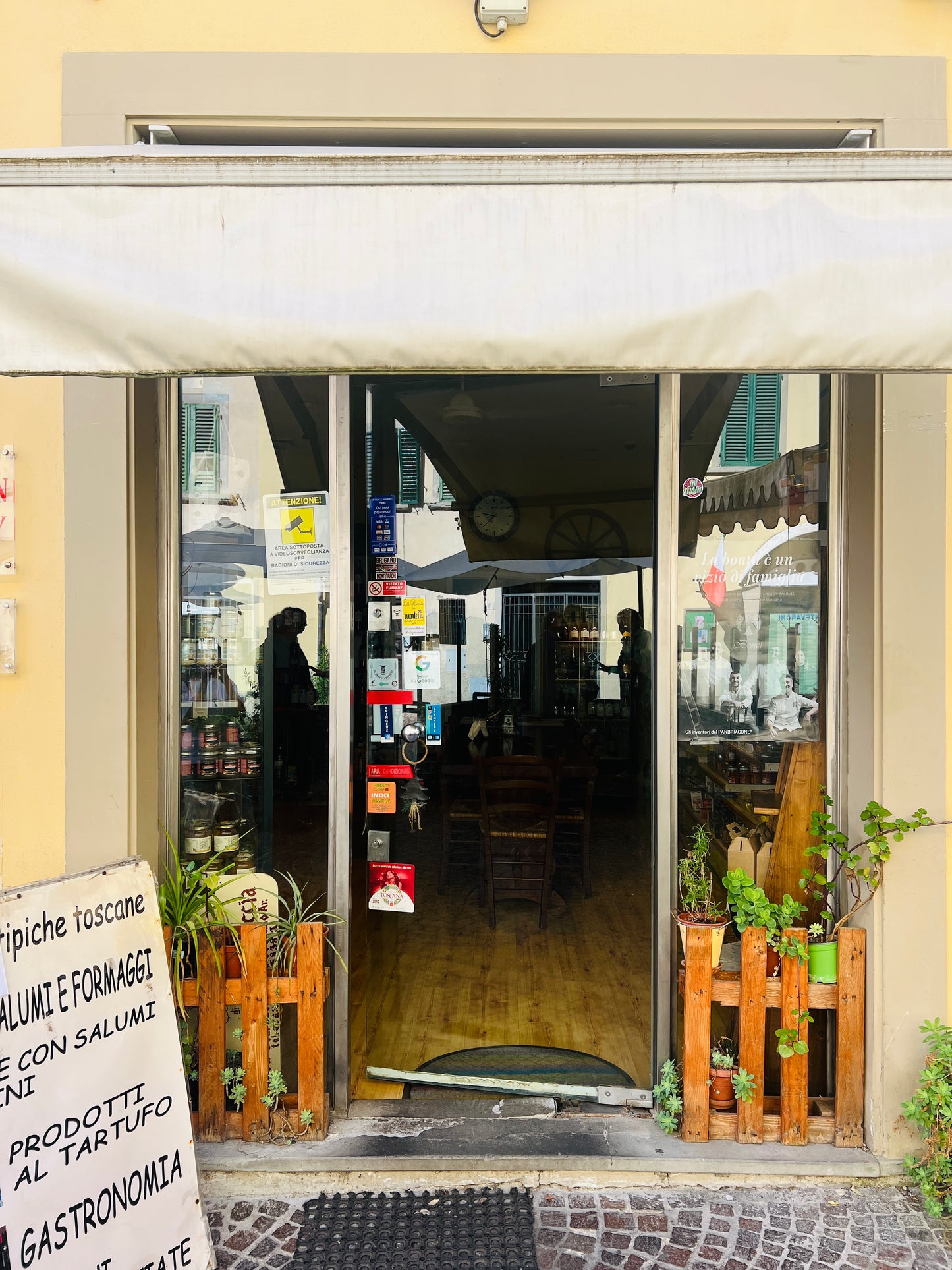 Grocery, Bar, diner