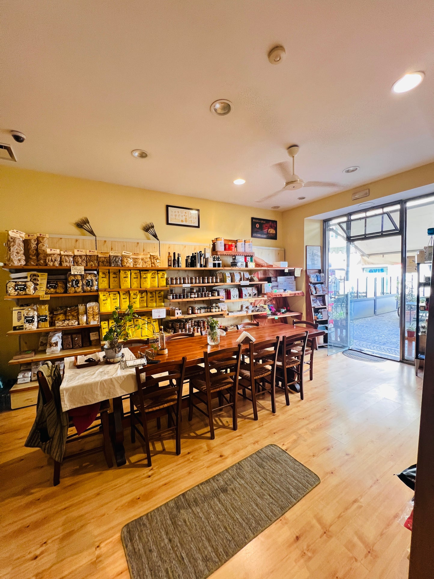 Grocery, Bar, diner
