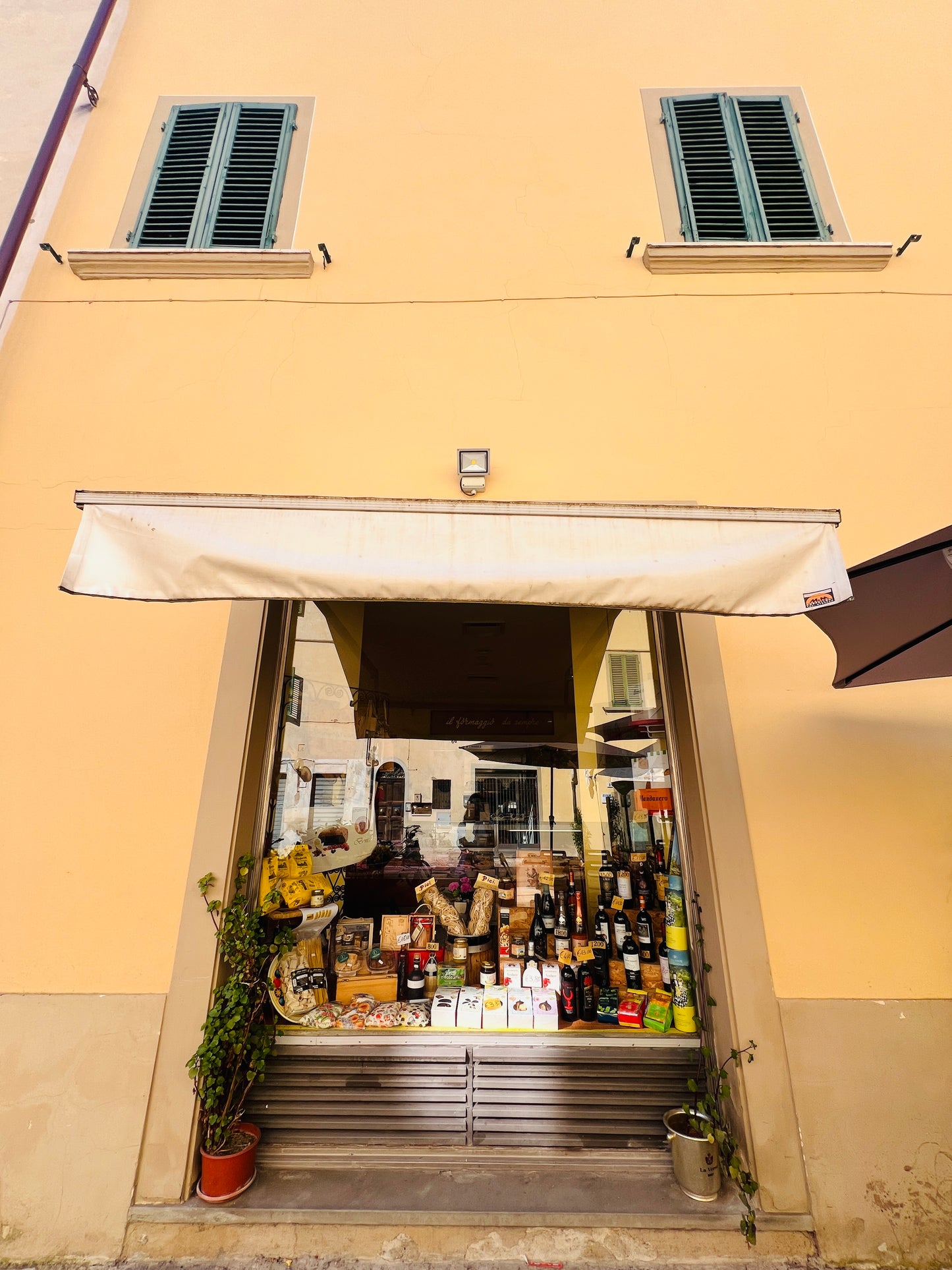Grocery, Bar, diner