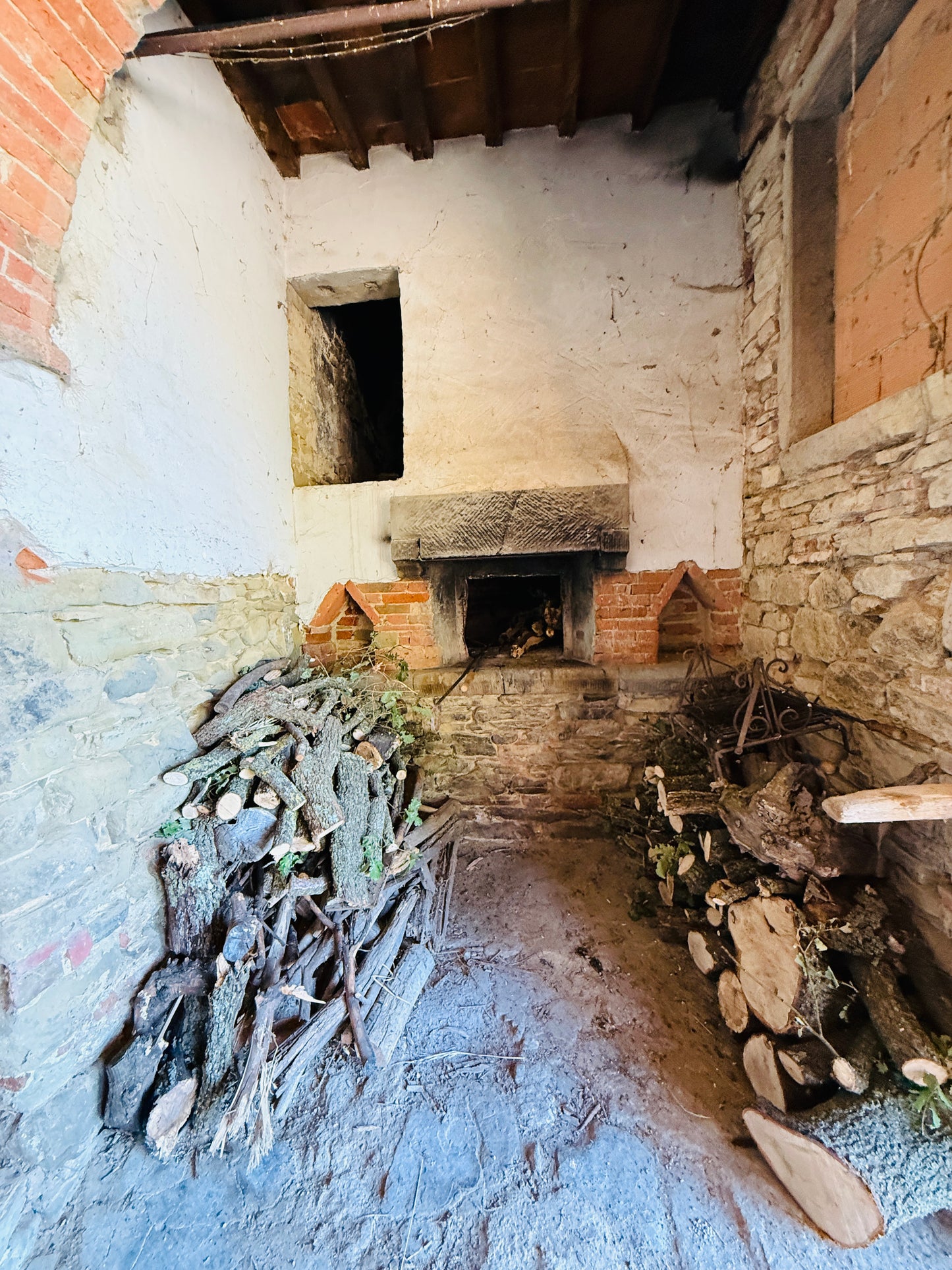 Farmhouse with 75 hectares