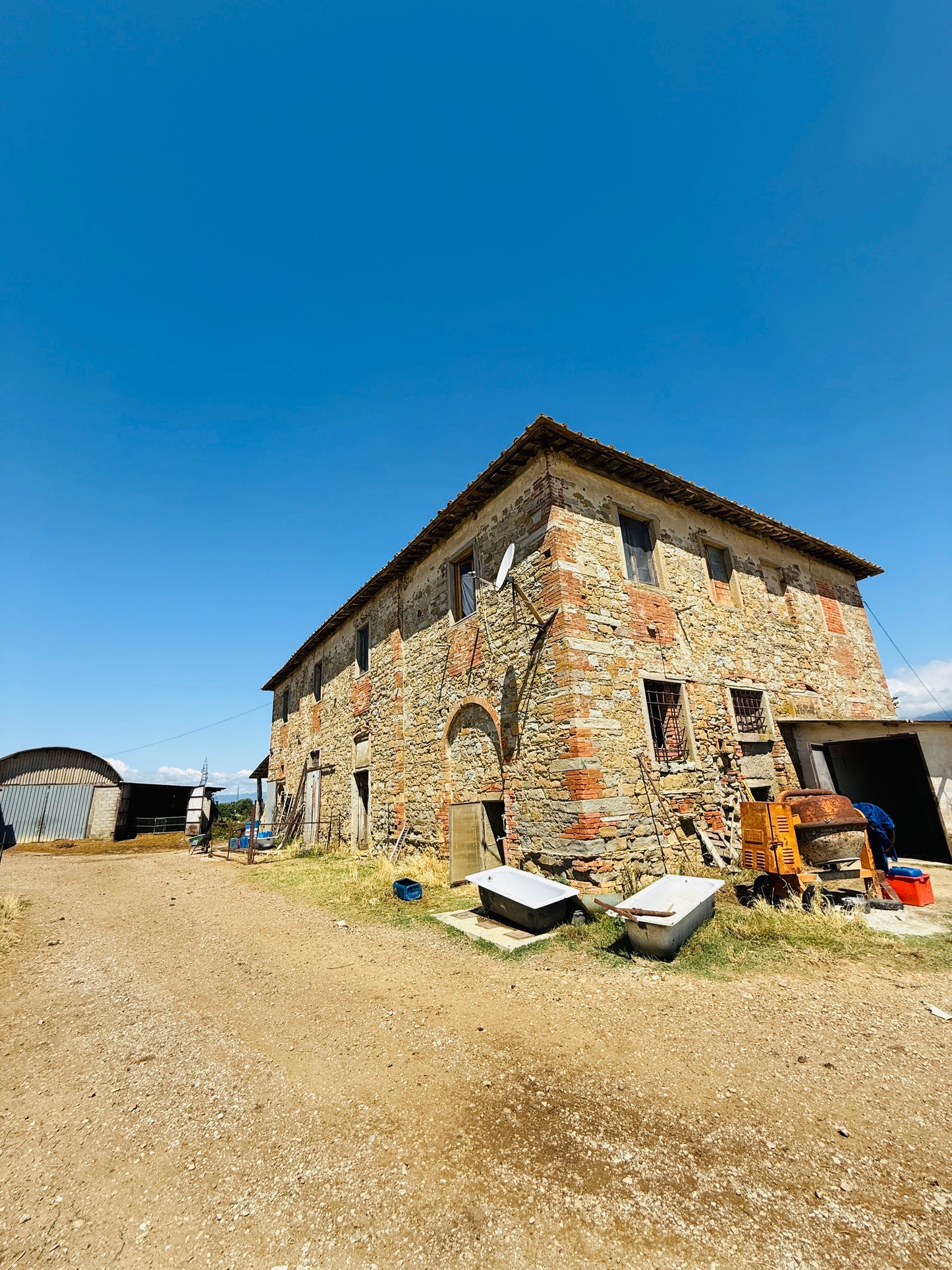 Farmhouse with 75 hectares