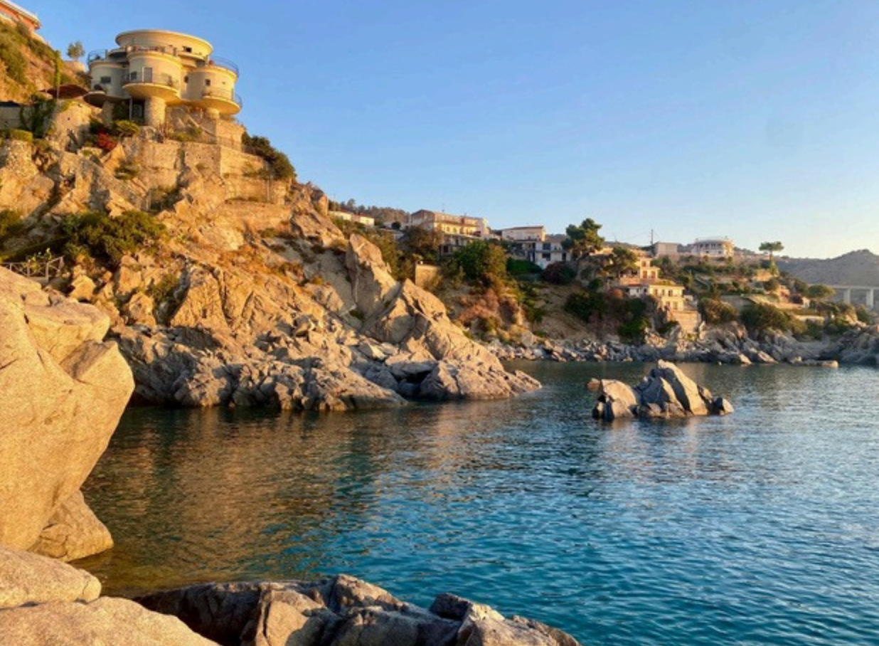 Villa with a pool sea view in Calabria