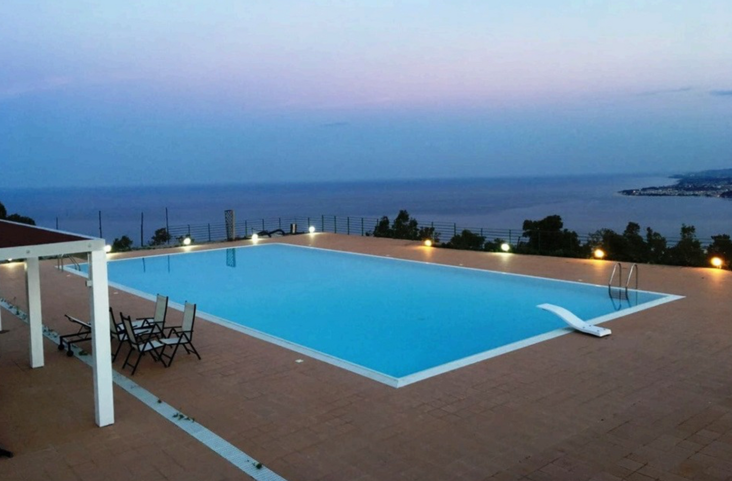 Villa with a pool sea view in Calabria