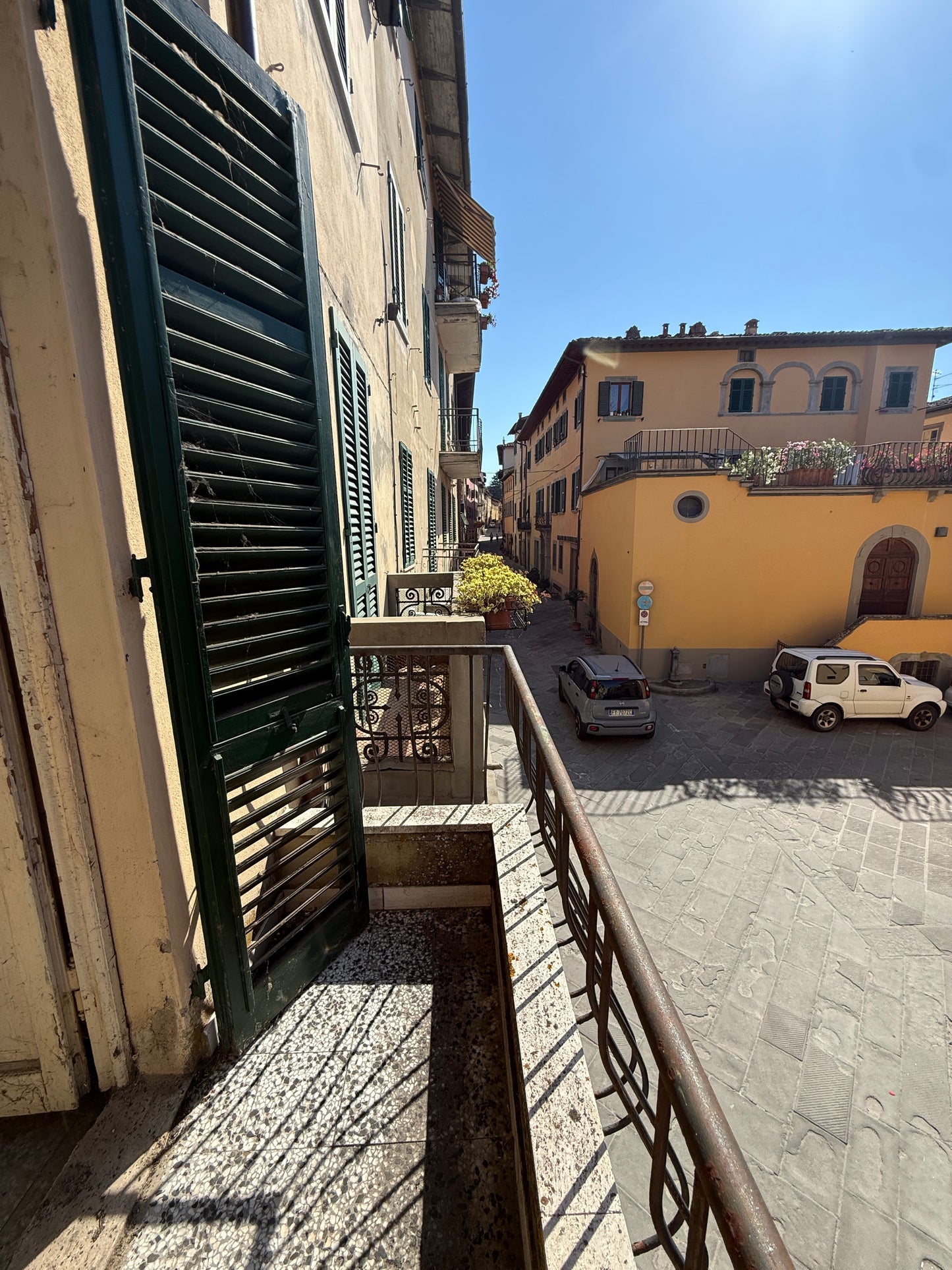 Apartment to renovate in the historic heart of Laterina