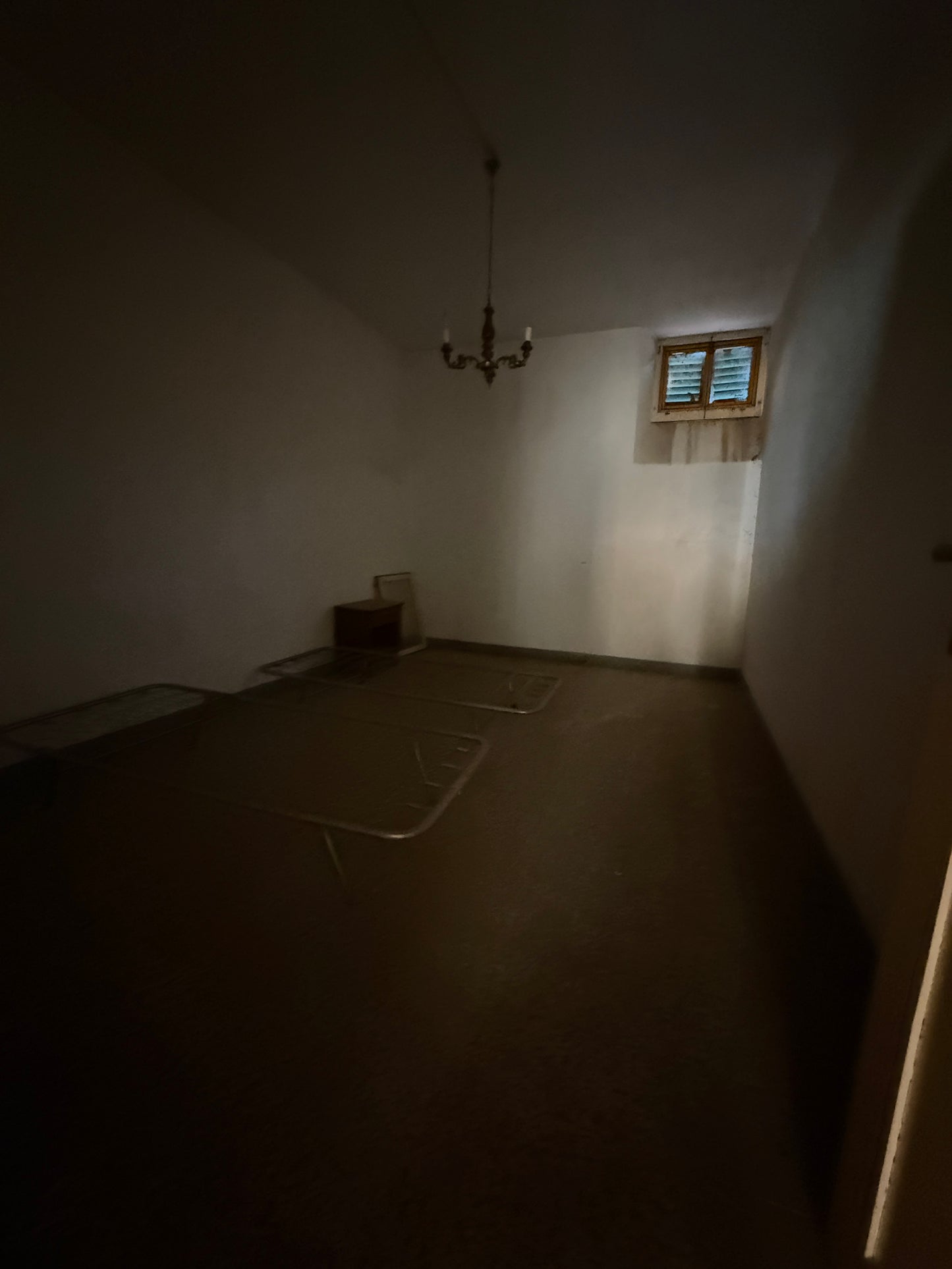 Apartment to renovate in the historic heart of Laterina