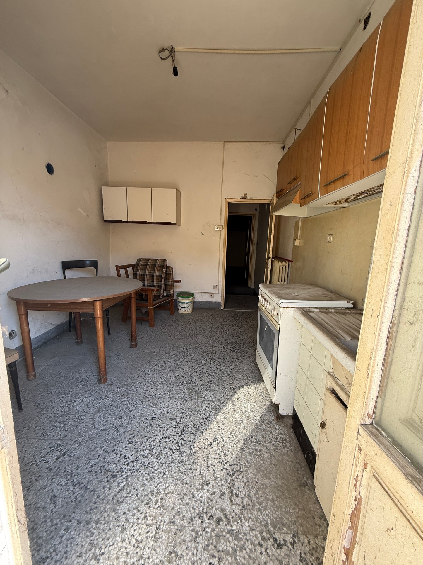 Apartment to renovate in the historic heart of Laterina