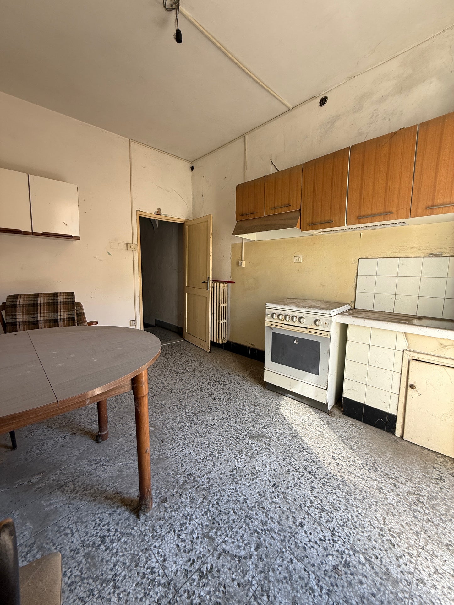 Apartment to renovate in the historic heart of Laterina