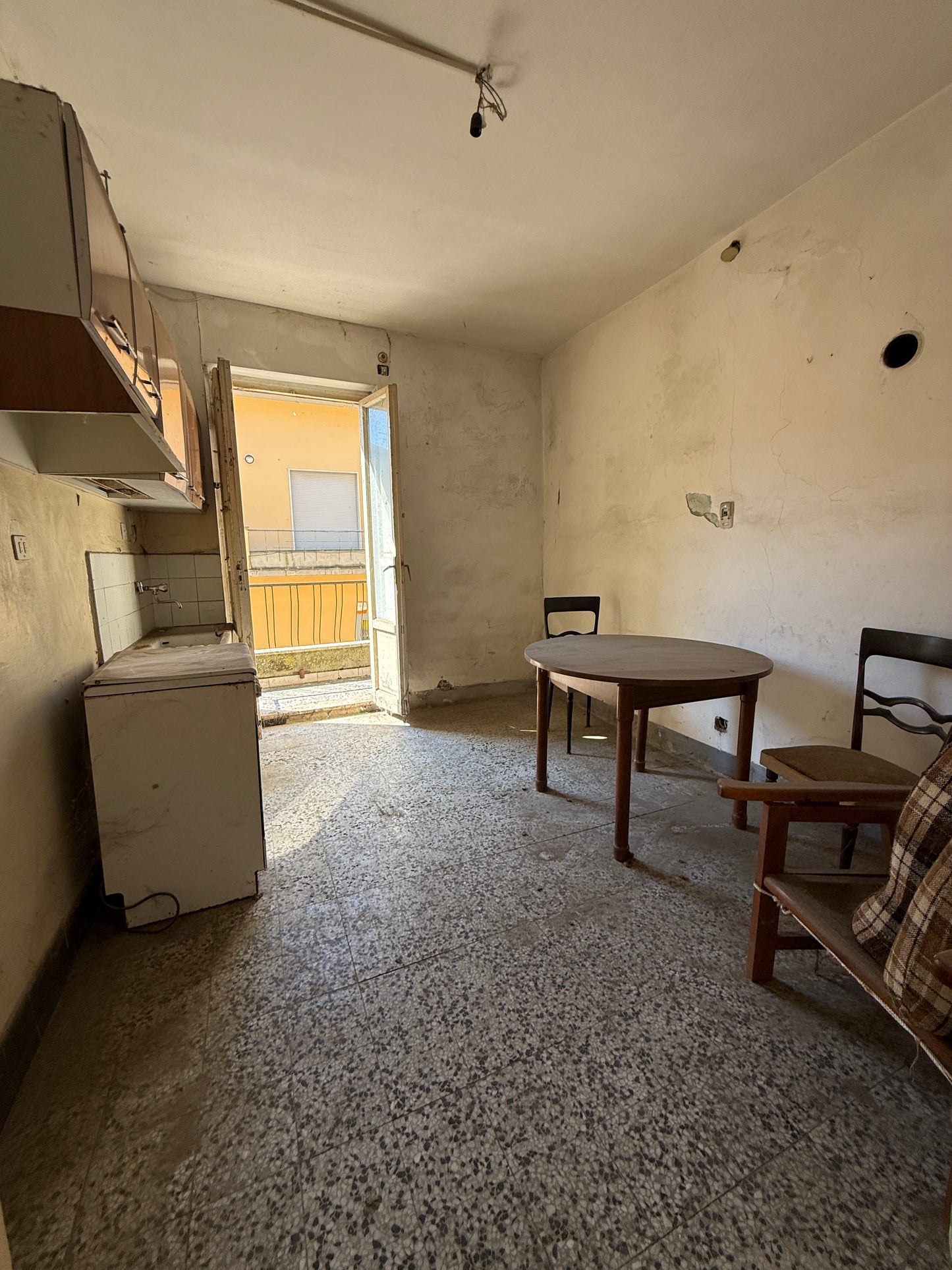 Apartment to renovate in the historic heart of Laterina
