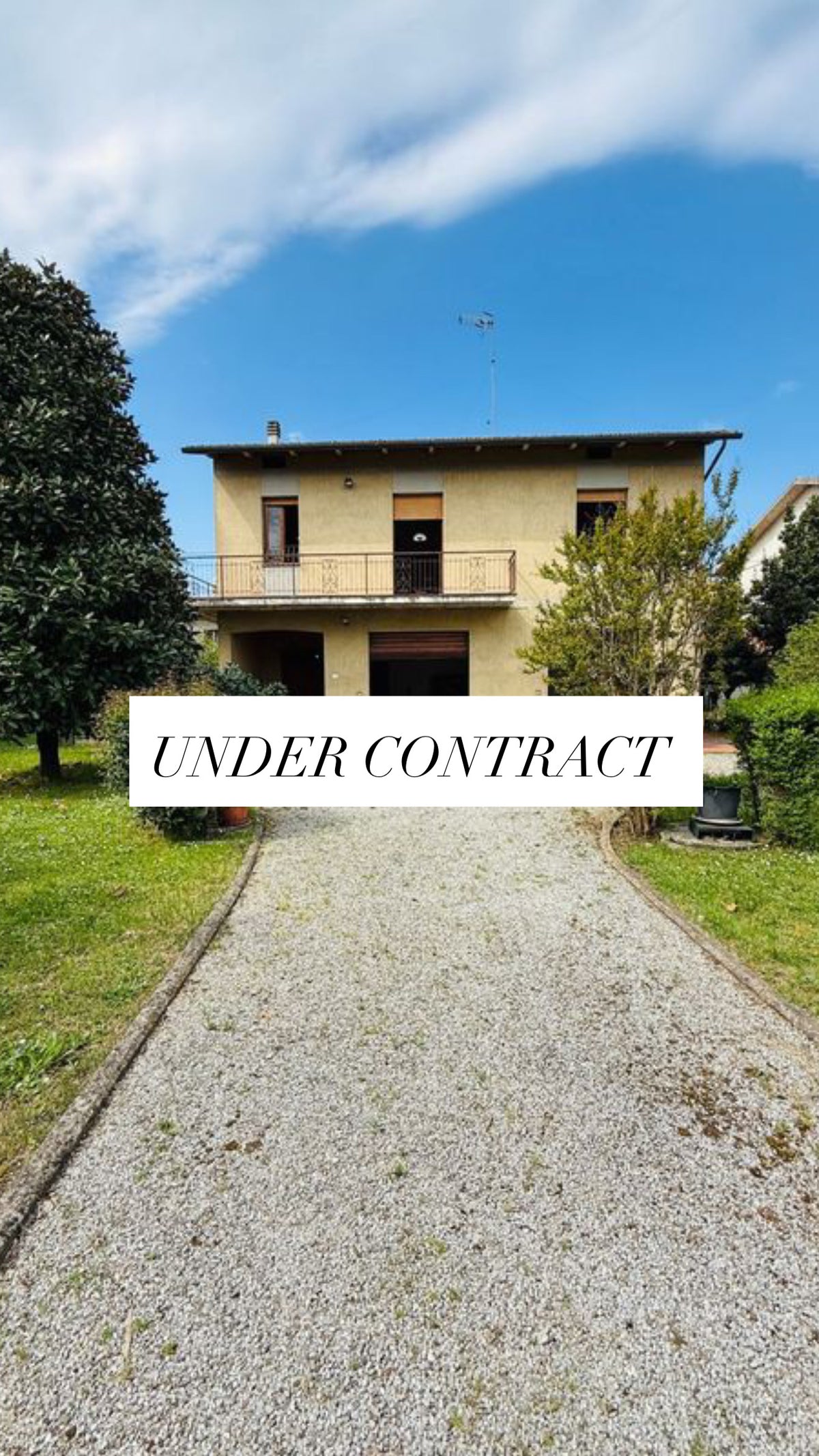 UNDER CONTRACT Independent house big space and garden