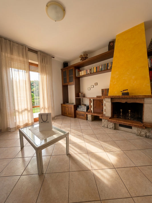 Apartment in a residential area with three bedrooms and two bathrooms