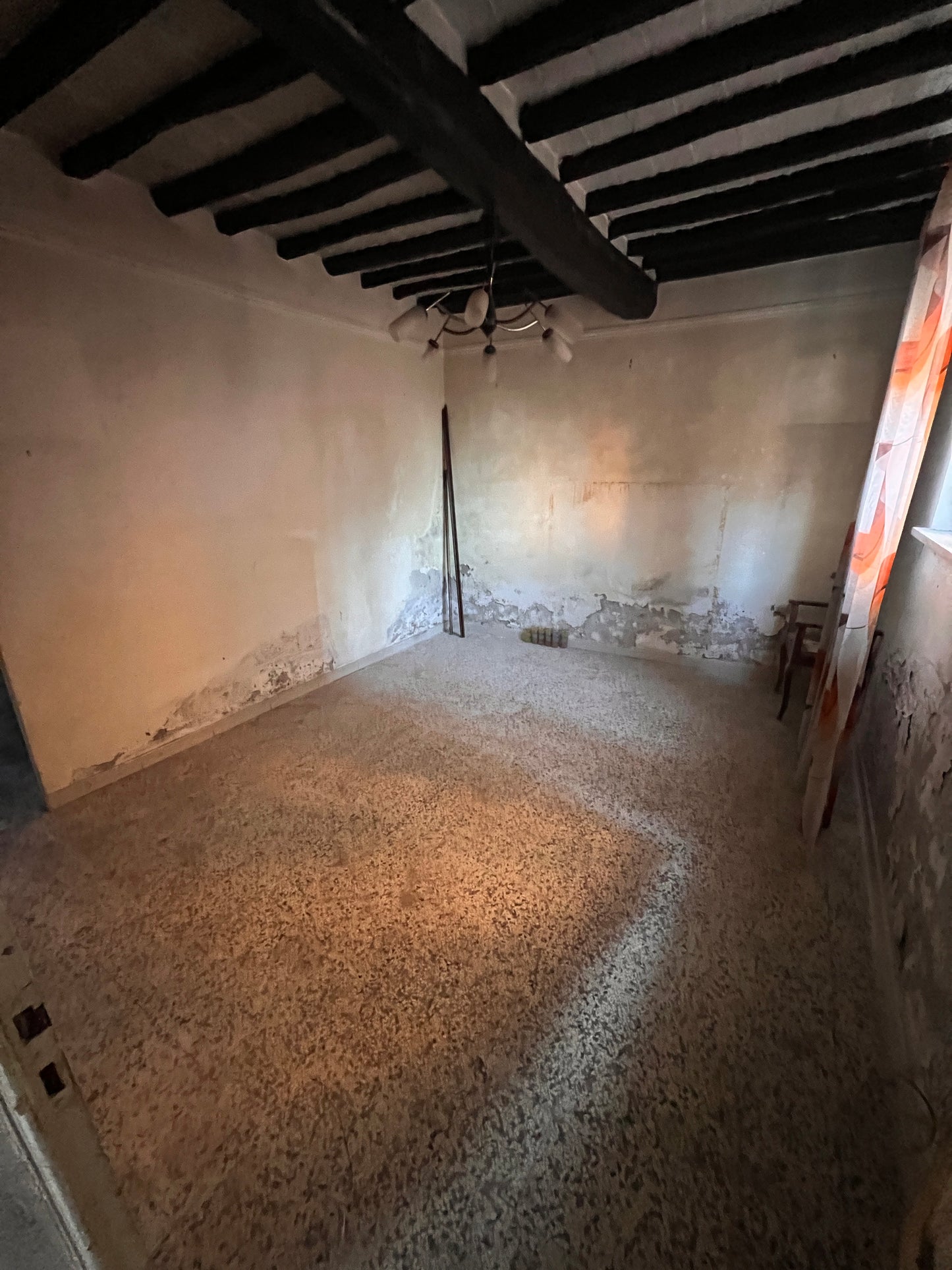 House in the village to renovate