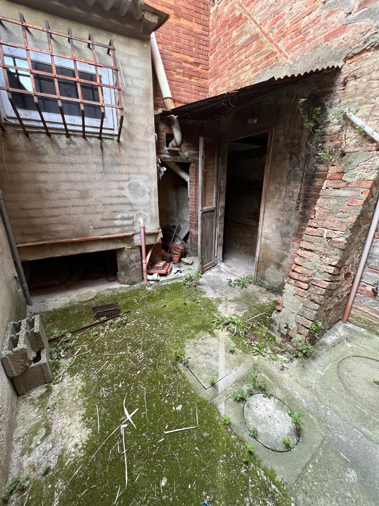 House in the village to renovate