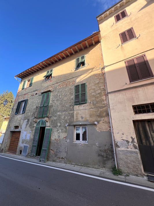 House in the village to renovate