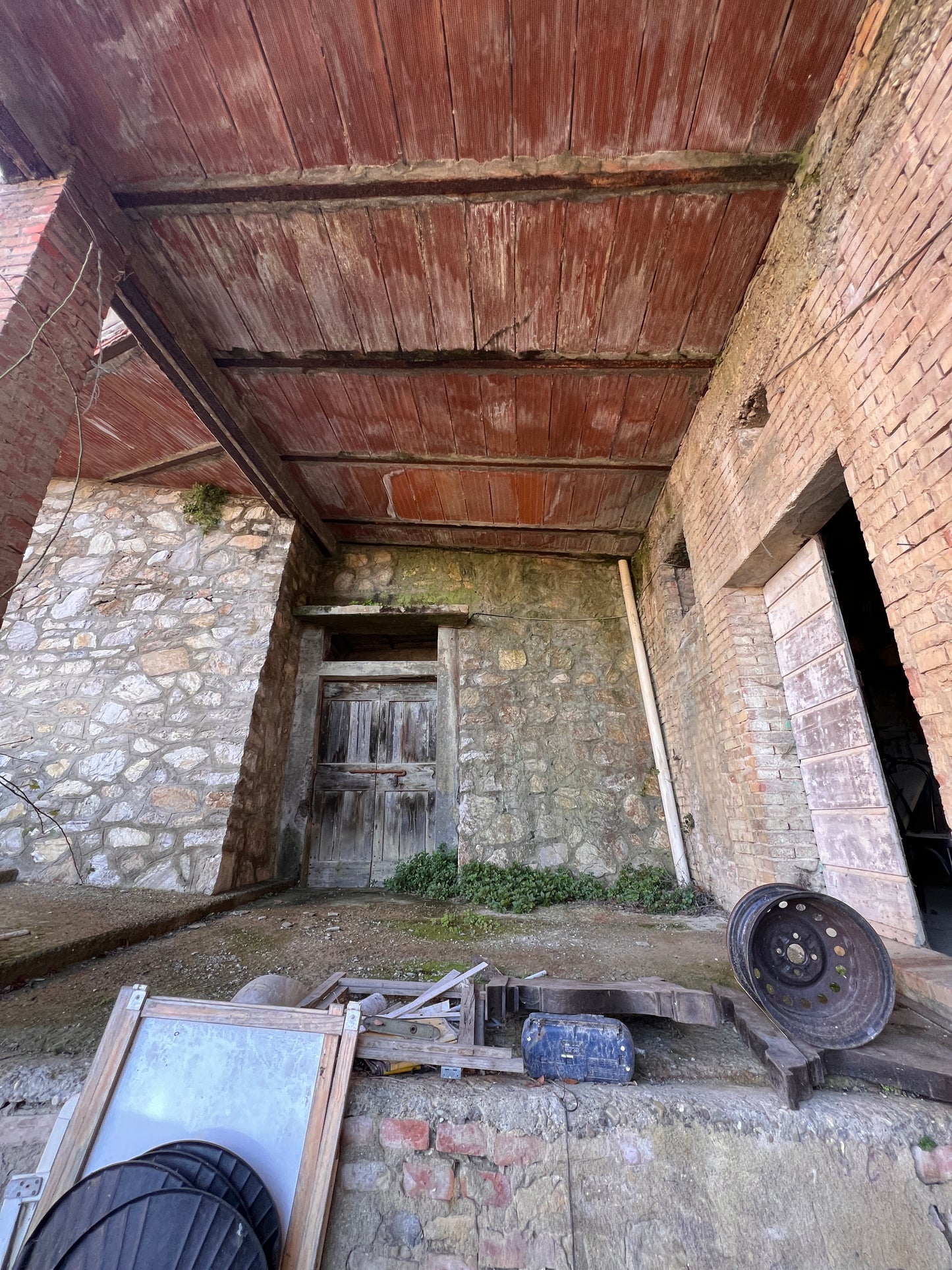 Old barn large seize