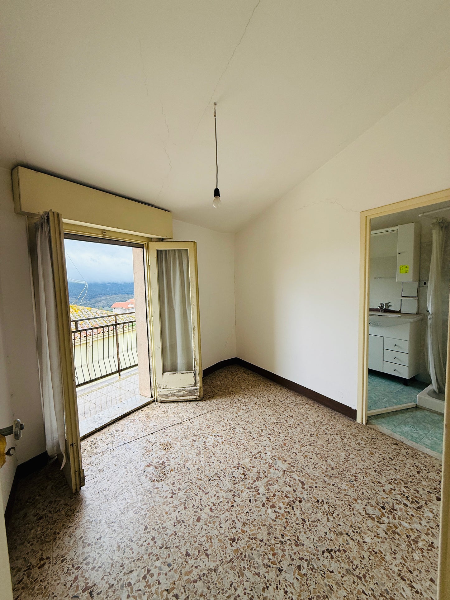 Townhouse with potential in the heart of the village