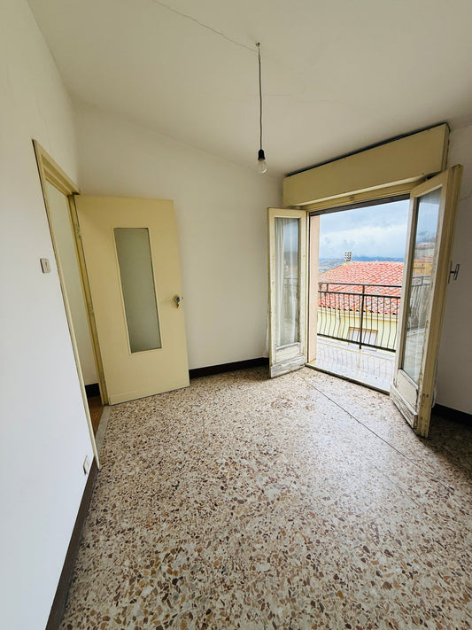 Townhouse with potential in the heart of the village