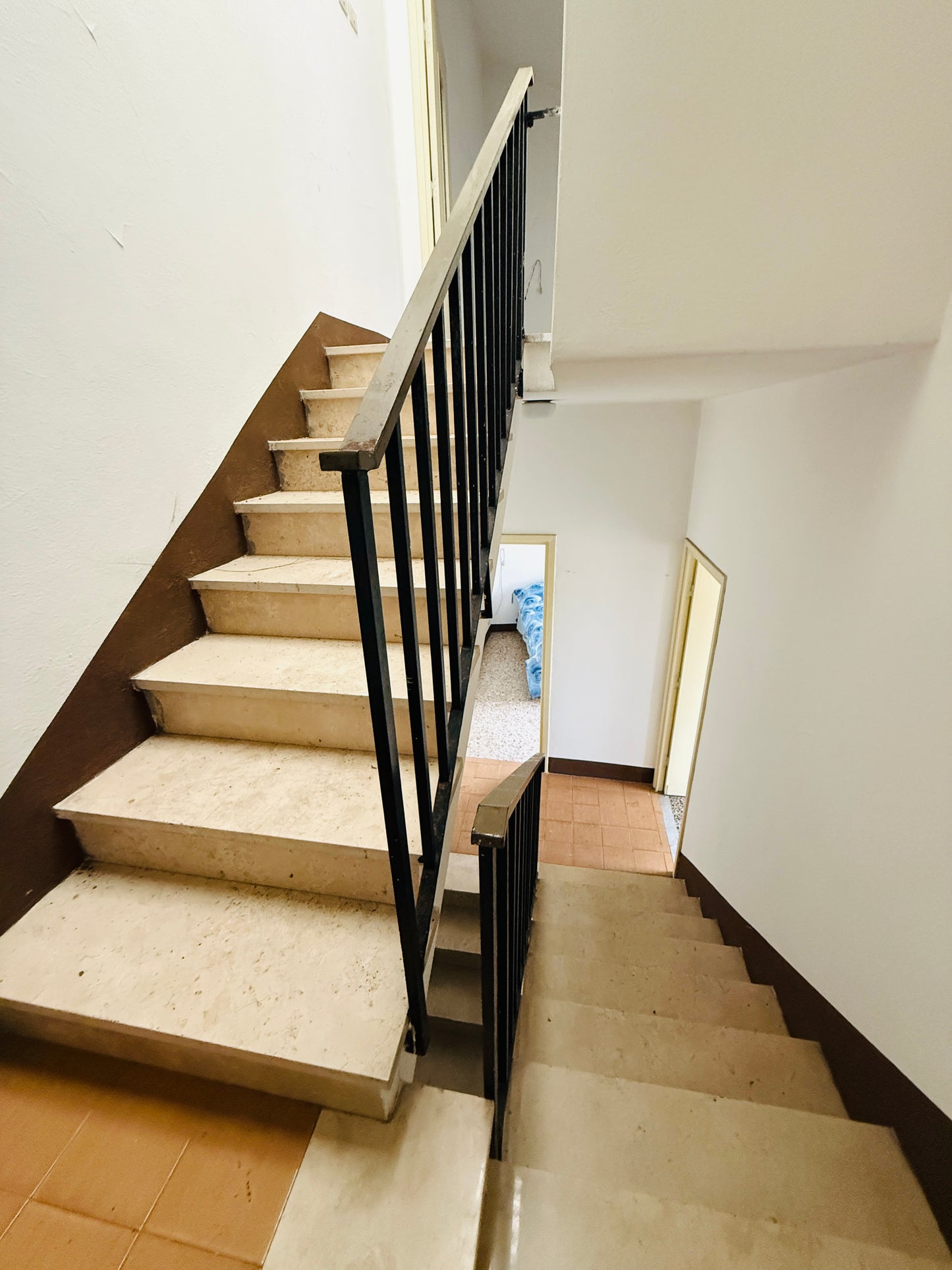Townhouse with potential in the heart of the village