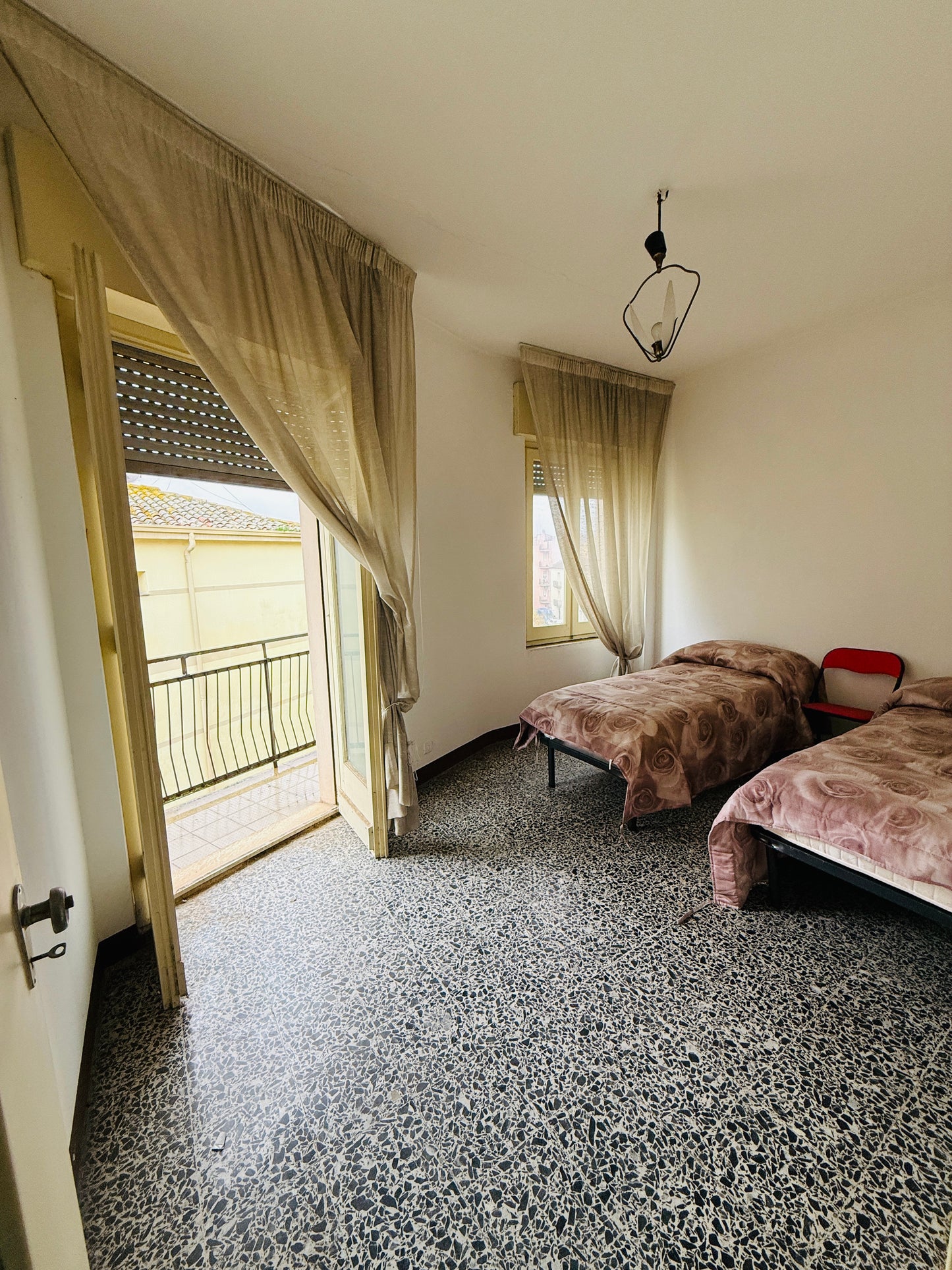 Townhouse with potential in the heart of the village