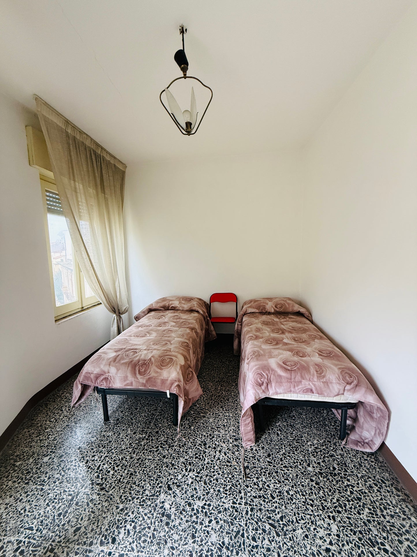 Townhouse with potential in the heart of the village
