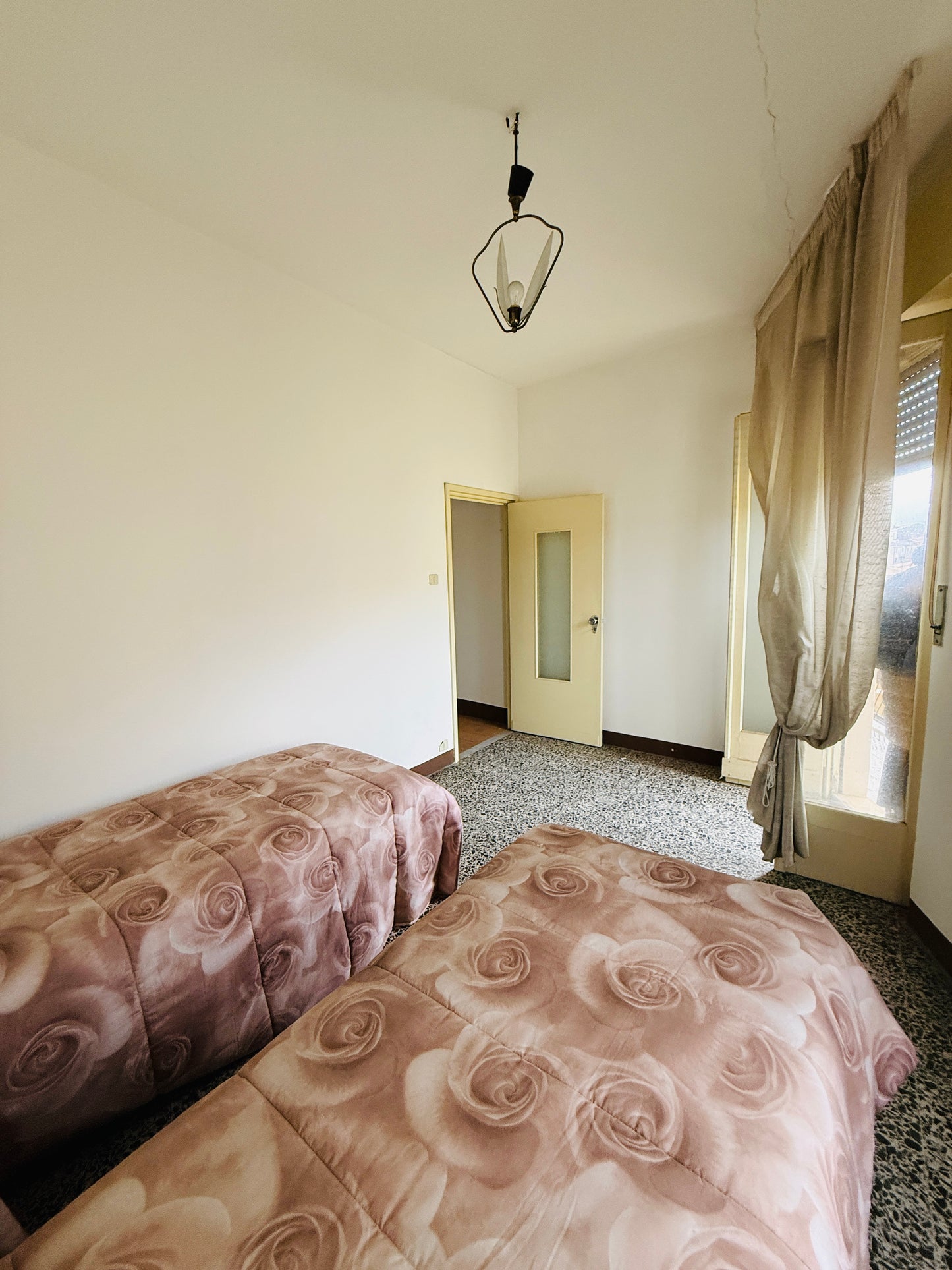 Townhouse with potential in the heart of the village
