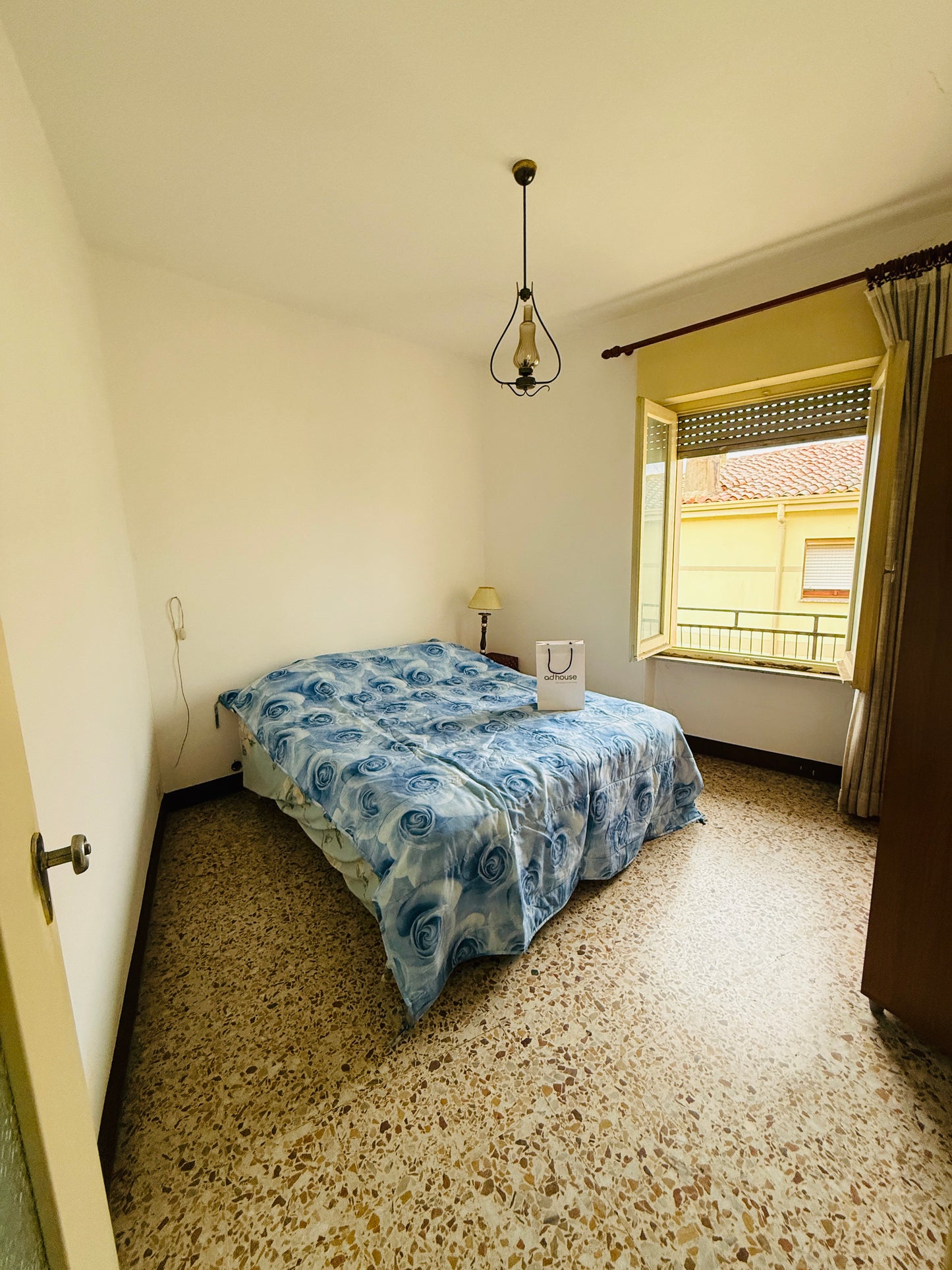 Townhouse with potential in the heart of the village
