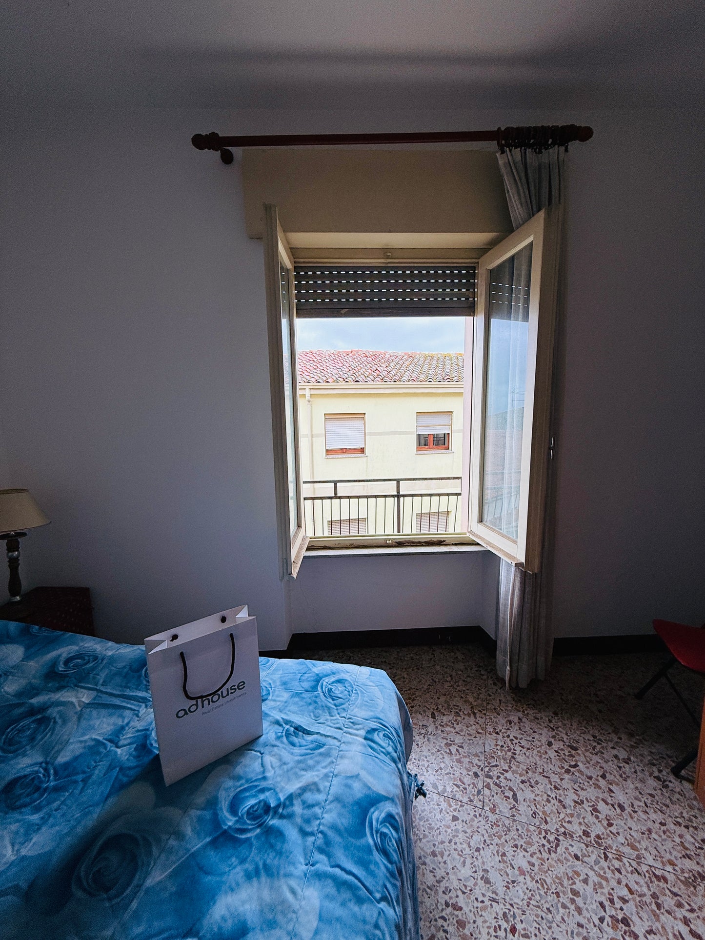 Townhouse with potential in the heart of the village