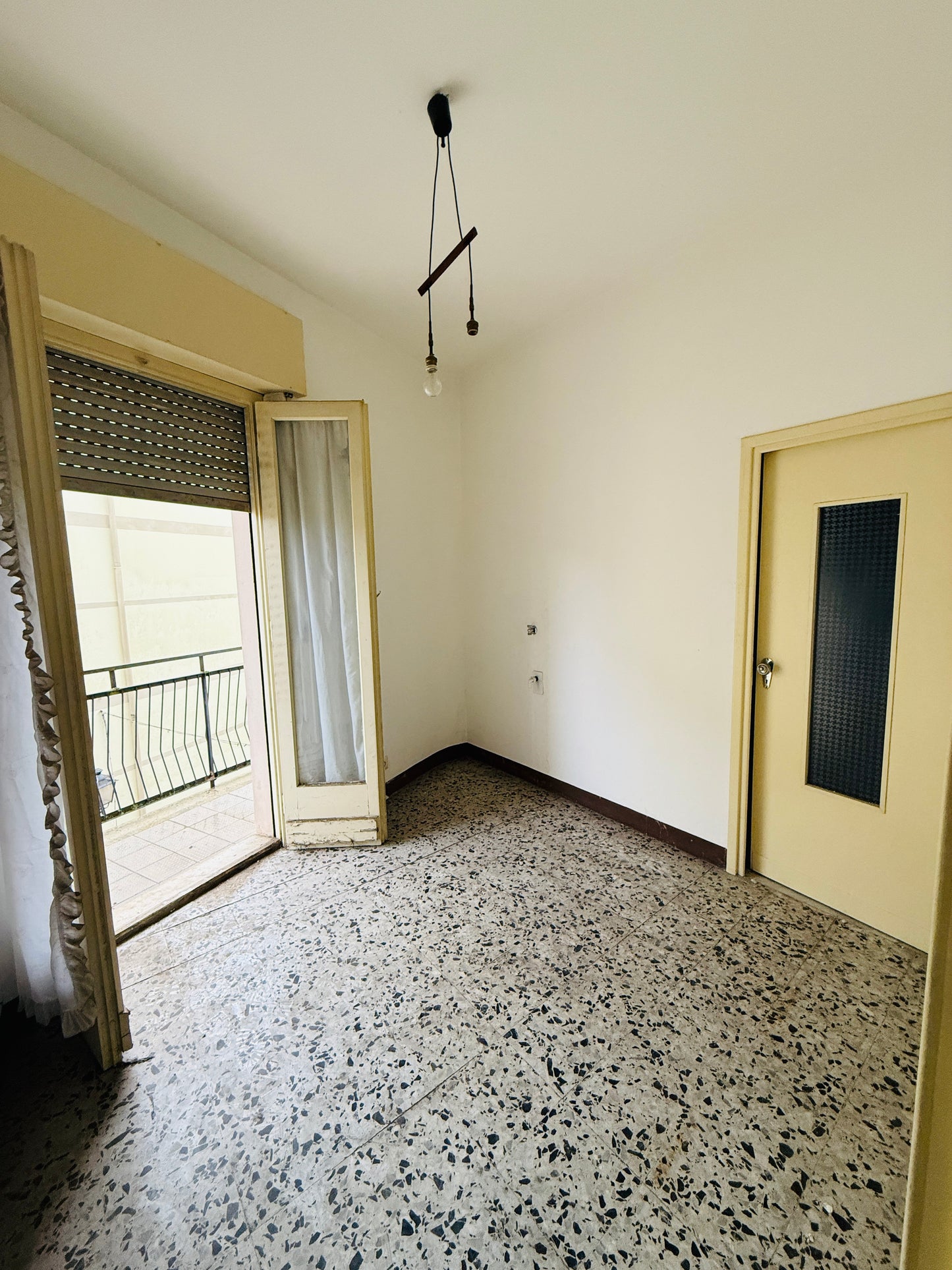 Townhouse with potential in the heart of the village