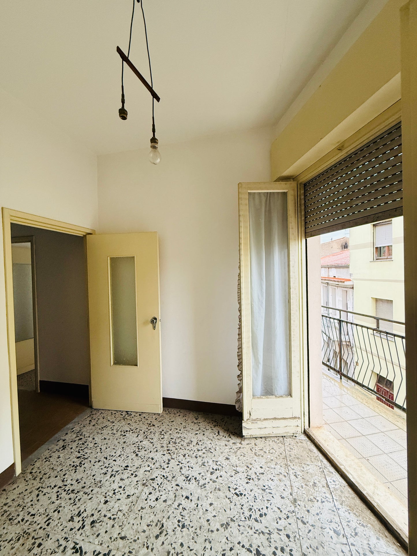 Townhouse with potential in the heart of the village