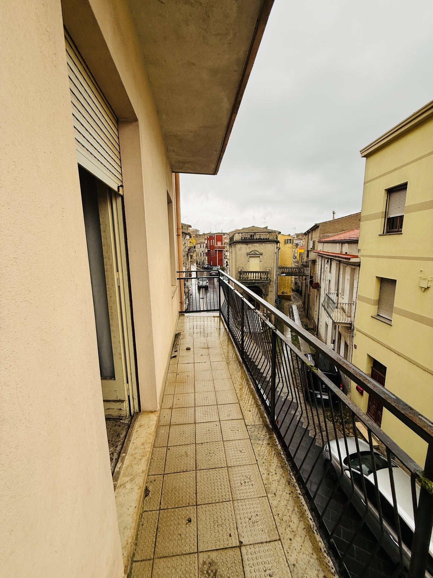 Townhouse with potential in the heart of the village