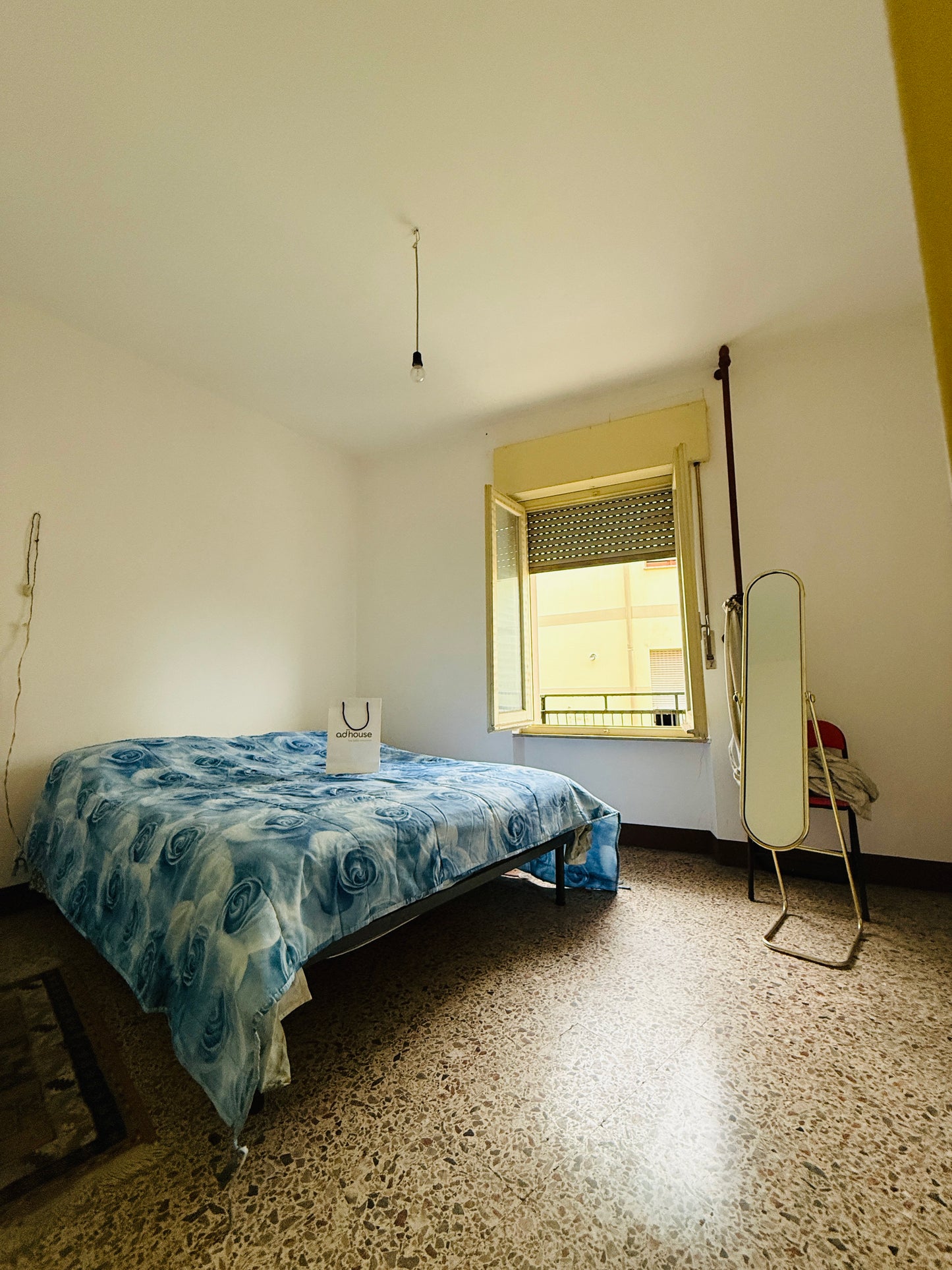 Townhouse with potential in the heart of the village