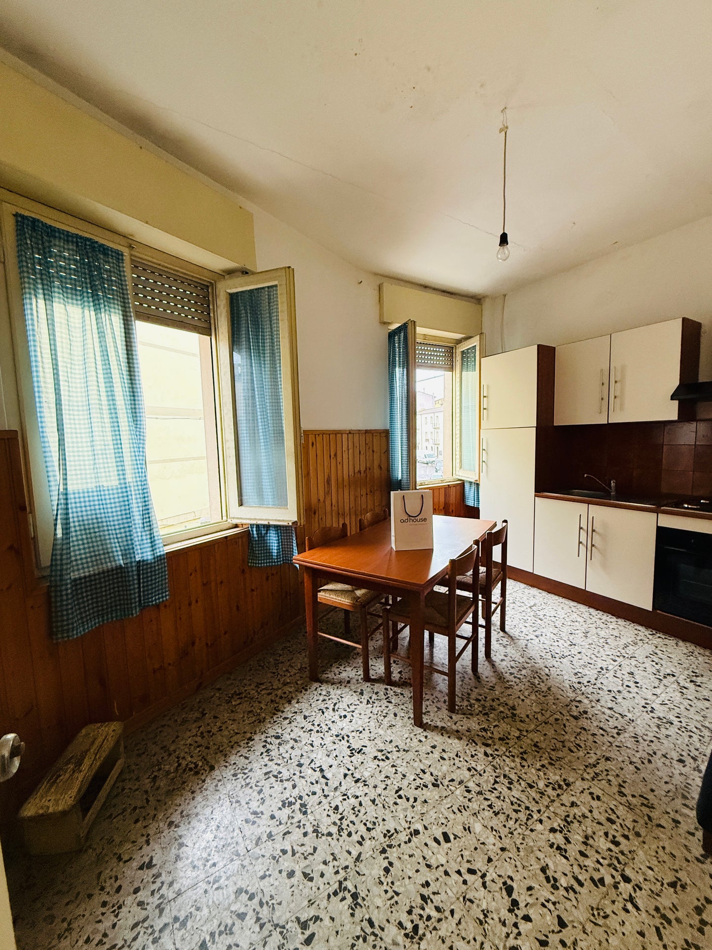 Townhouse with potential in the heart of the village