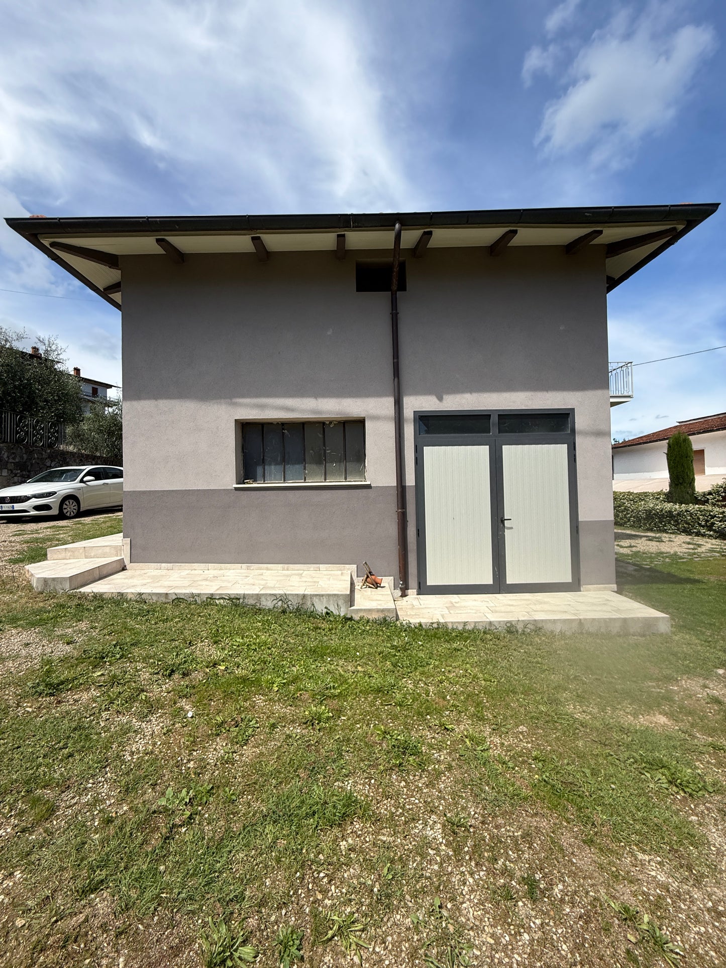 Renovated house 3 bedrooms , garage and garden