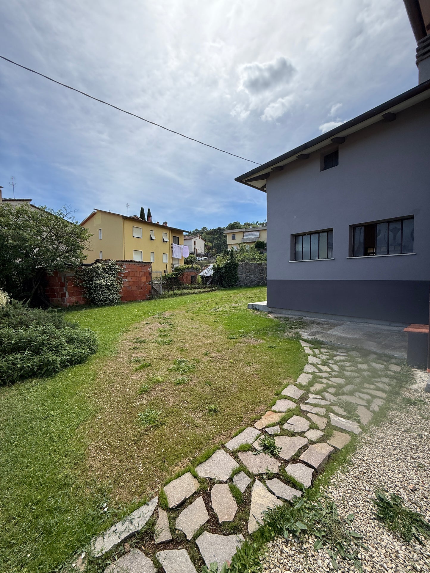 Renovated house 3 bedrooms , garage and garden