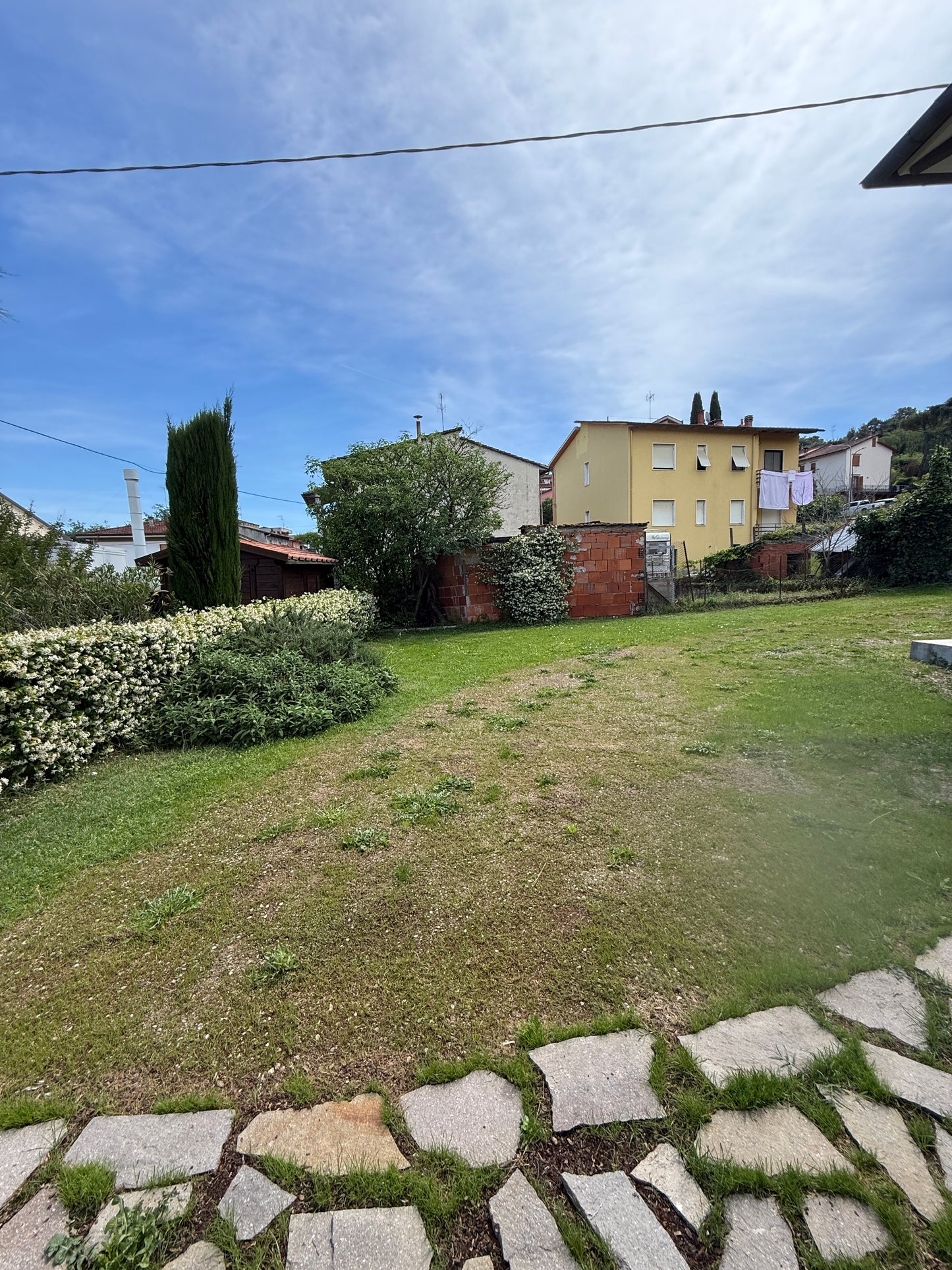 Renovated house 3 bedrooms , garage and garden