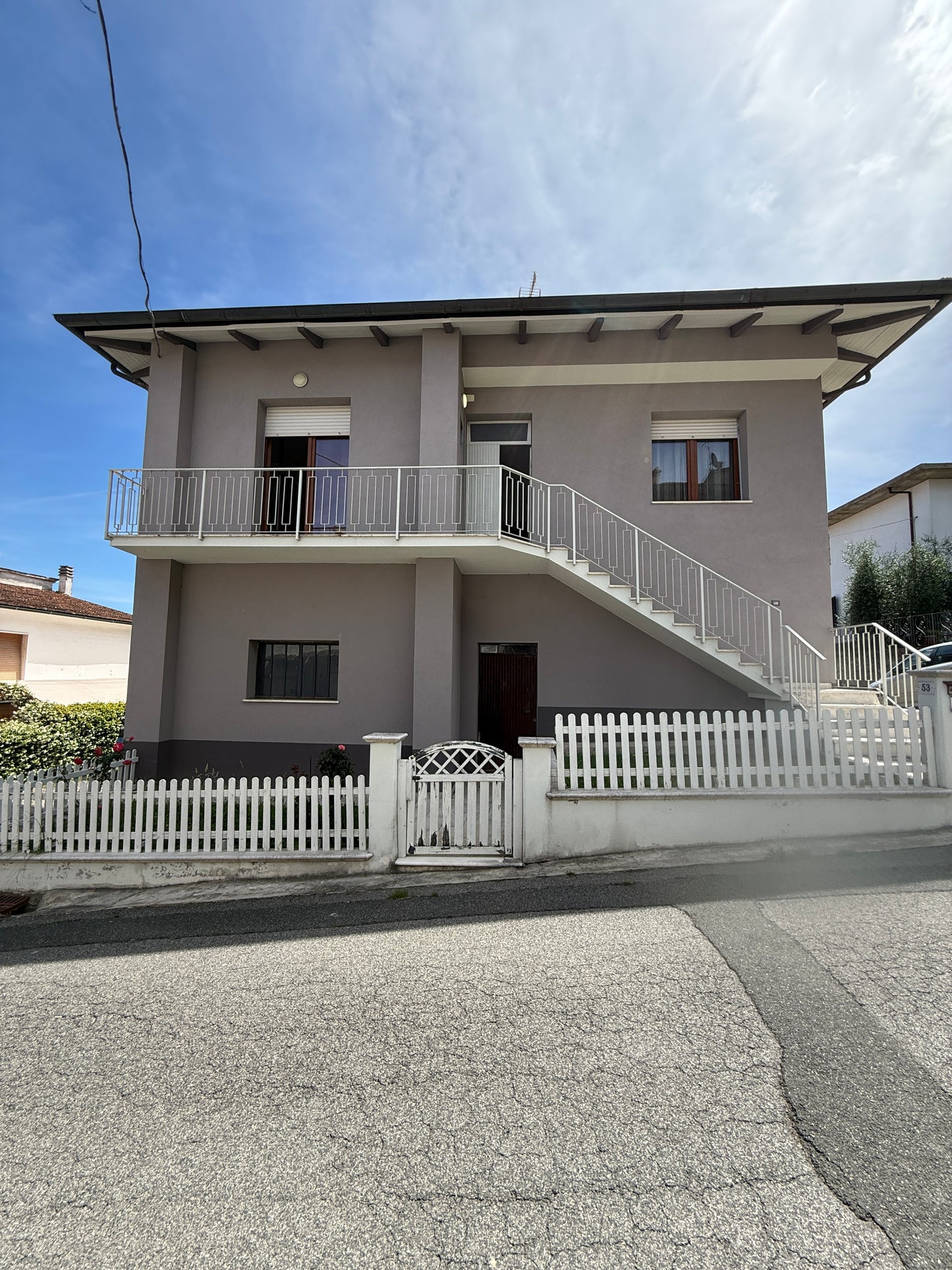 Renovated house 3 bedrooms , garage and garden