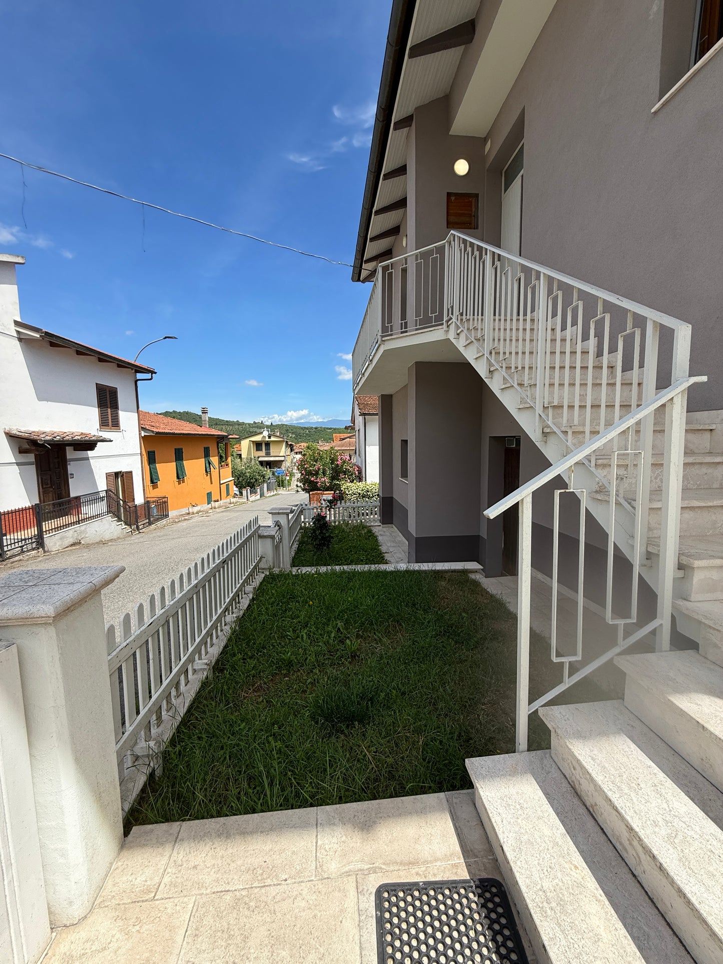 Renovated house 3 bedrooms , garage and garden