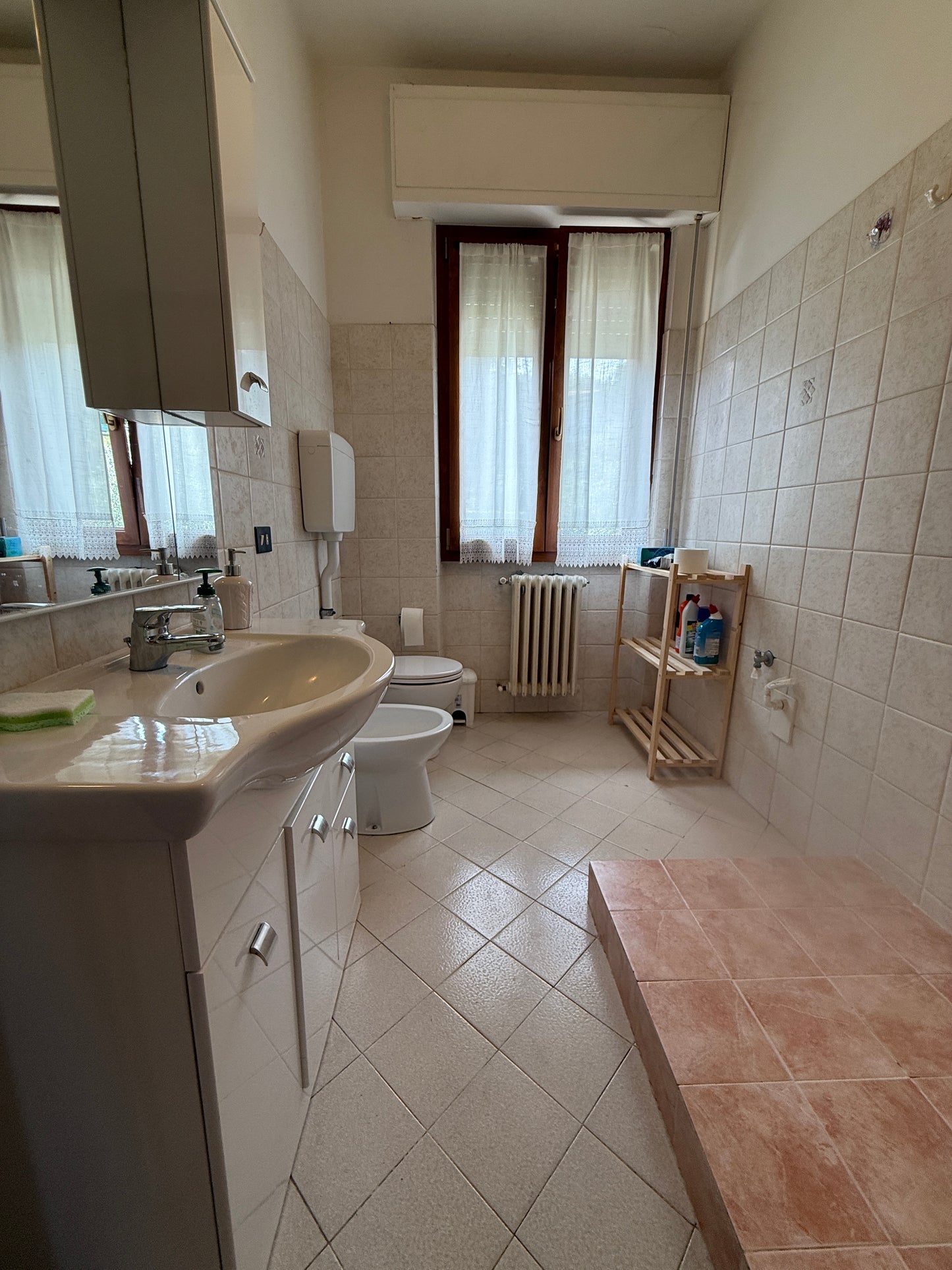 Renovated house 3 bedrooms , garage and garden