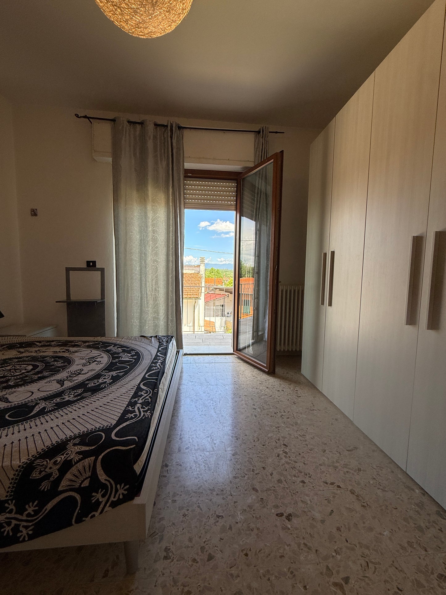 Renovated house 3 bedrooms , garage and garden