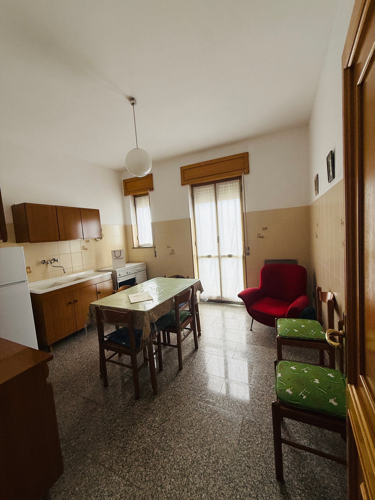 Detached House for Sale - Plenty of Space and Comfort