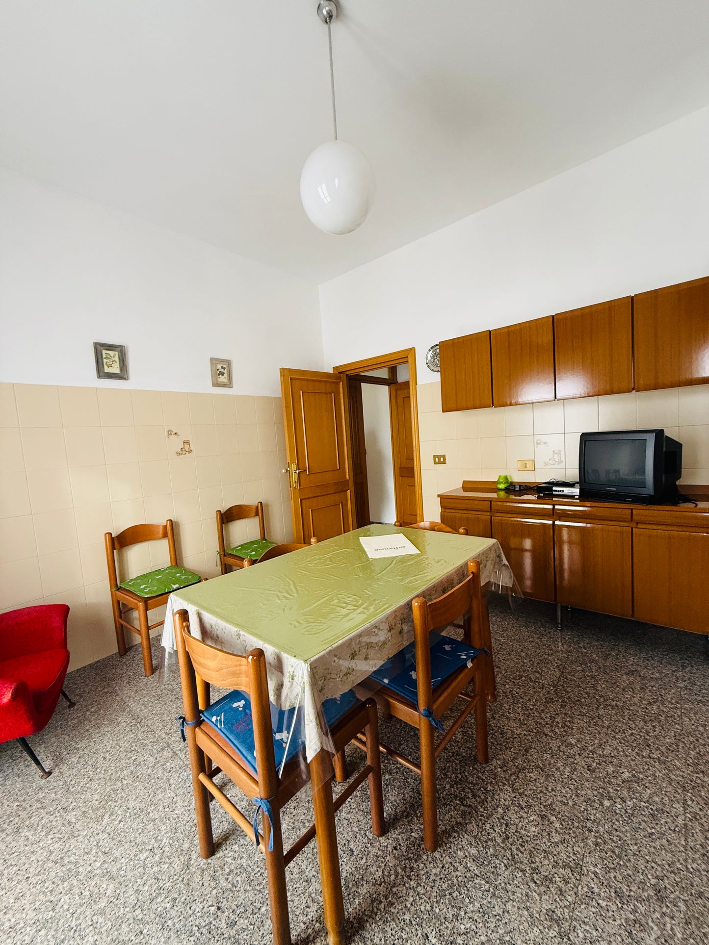 Detached House for Sale - Plenty of Space and Comfort