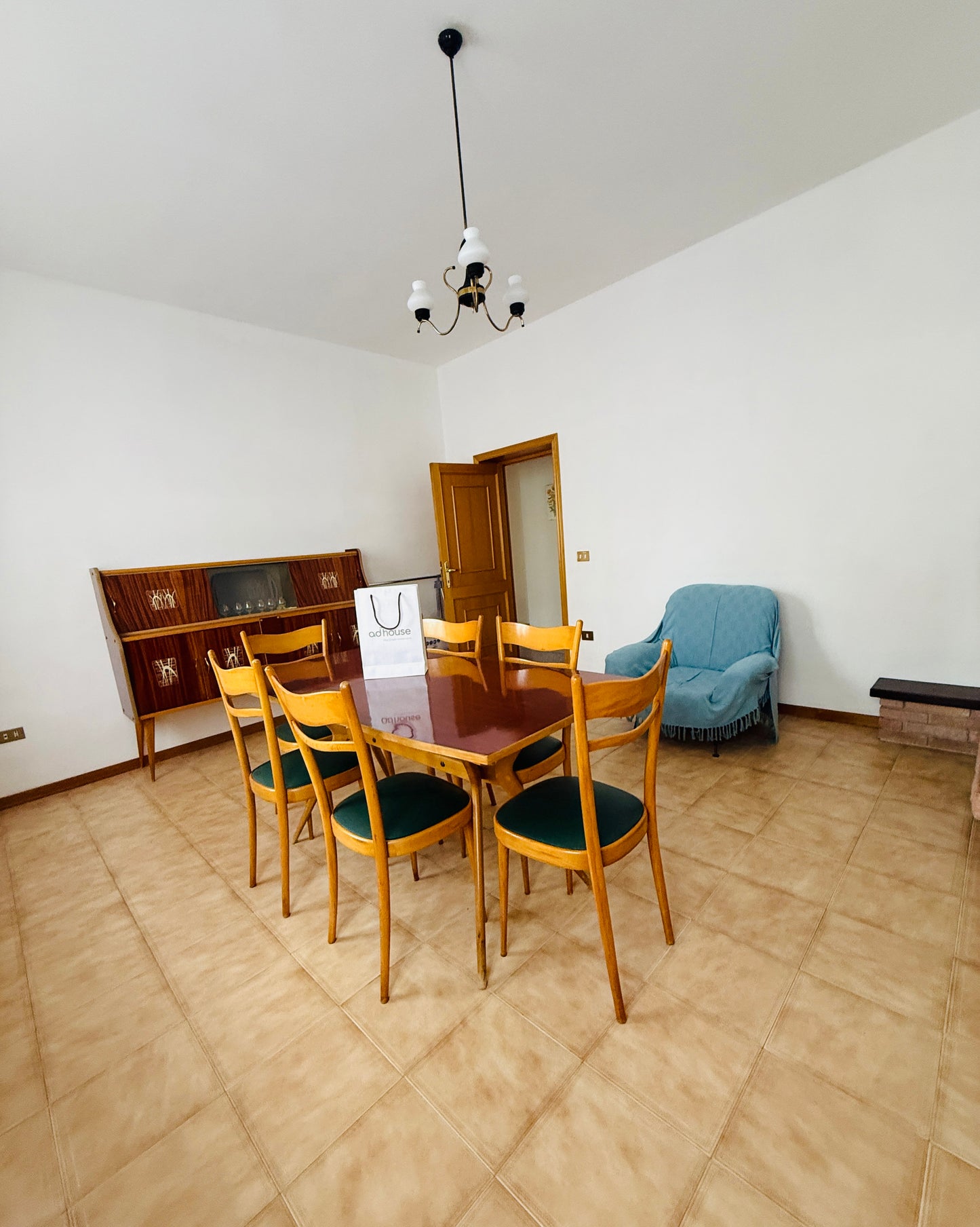 Detached House for Sale - Plenty of Space and Comfort