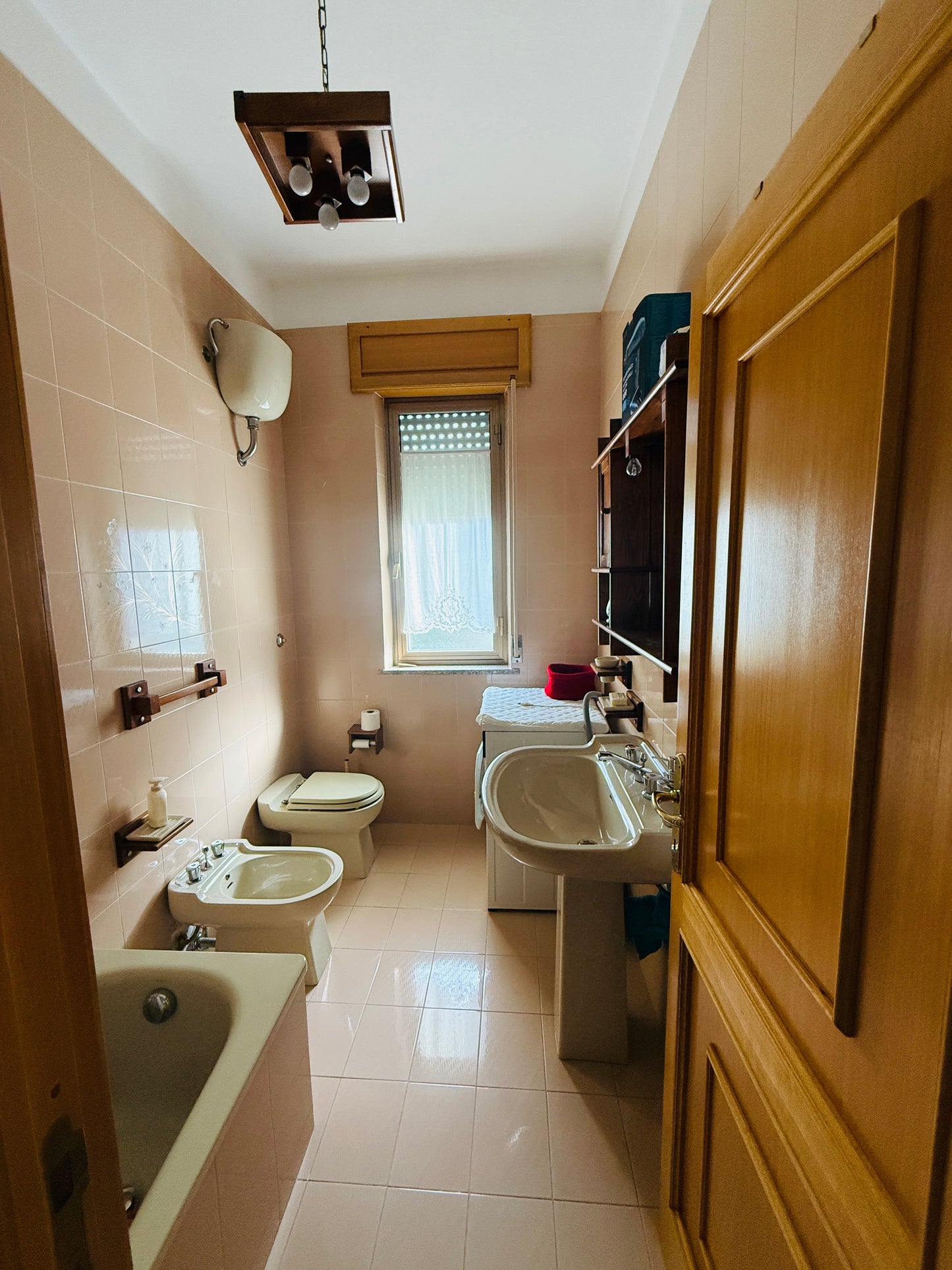 Detached House for Sale - Plenty of Space and Comfort