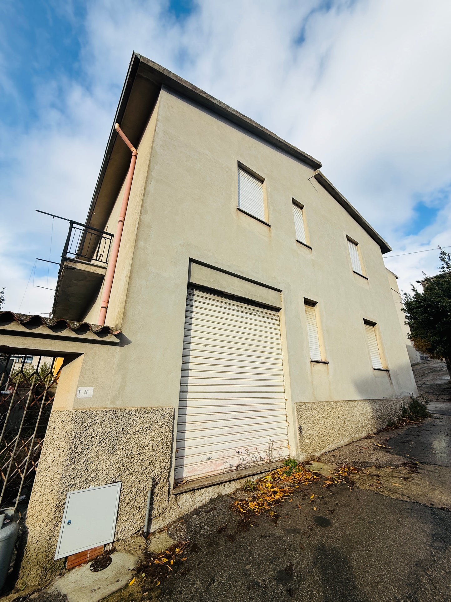 Detached House for Sale - Plenty of Space and Comfort